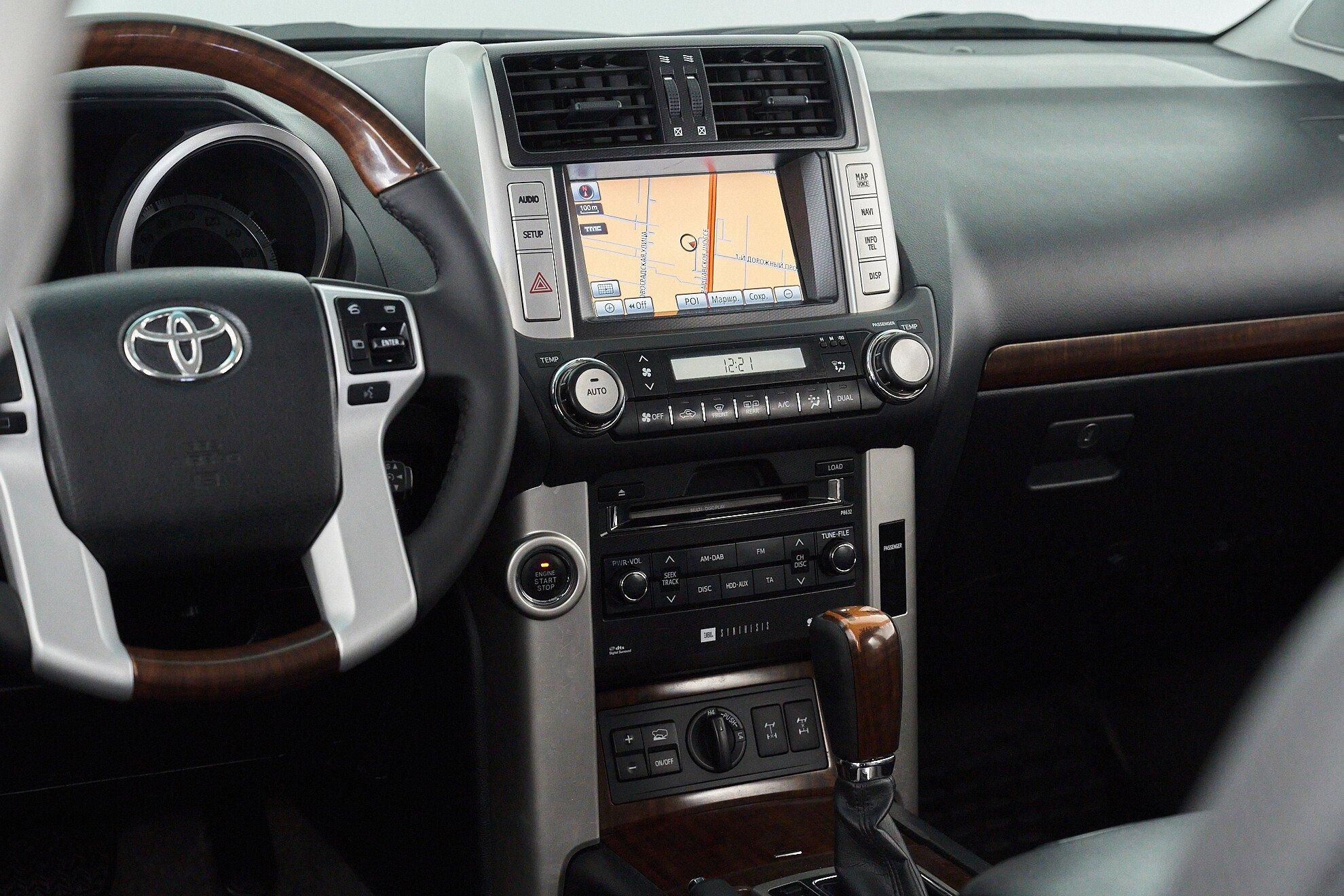 Toyota Land Cruiser Prado 2011, серый
