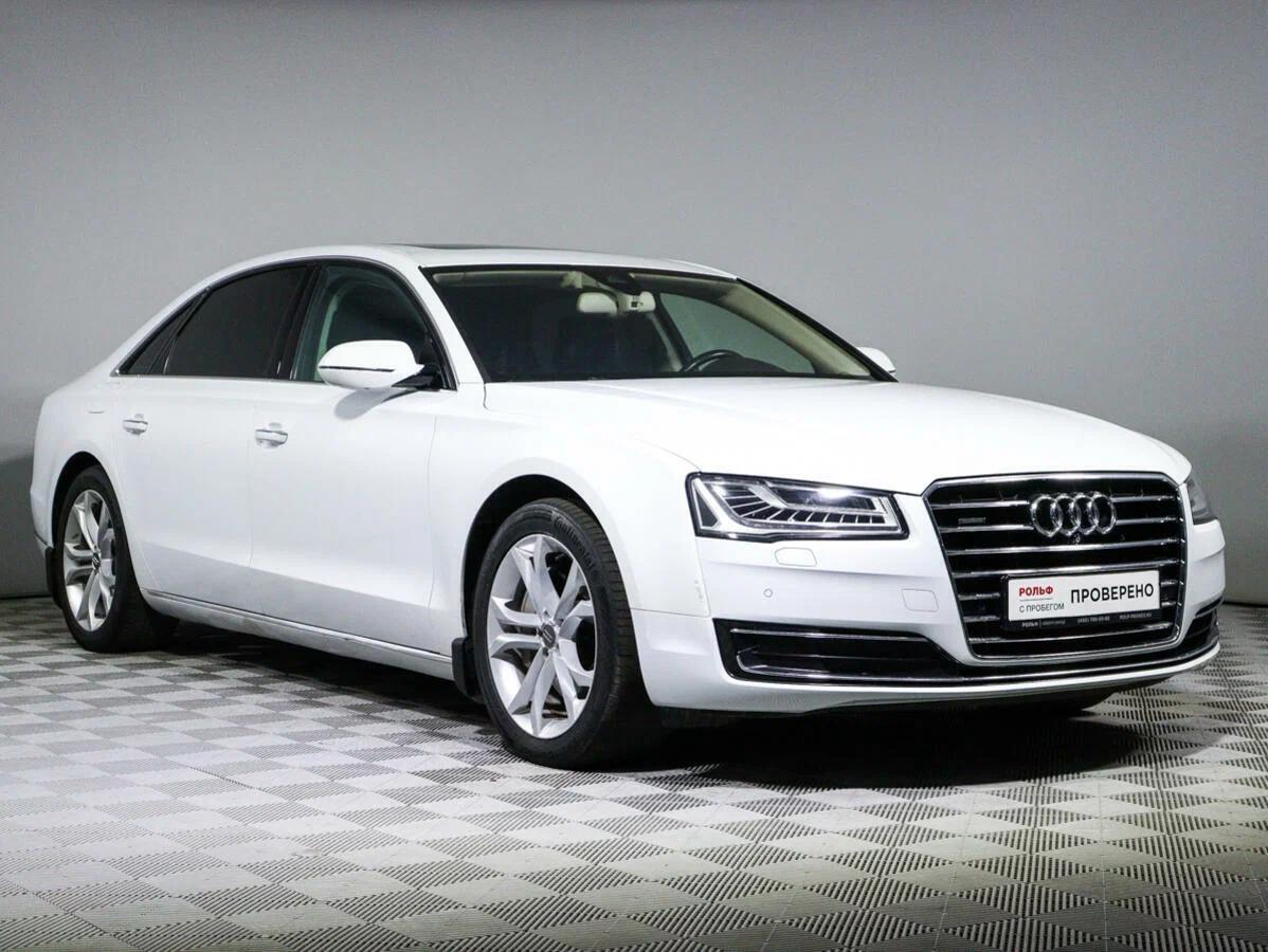 Audi A8 2017, белый