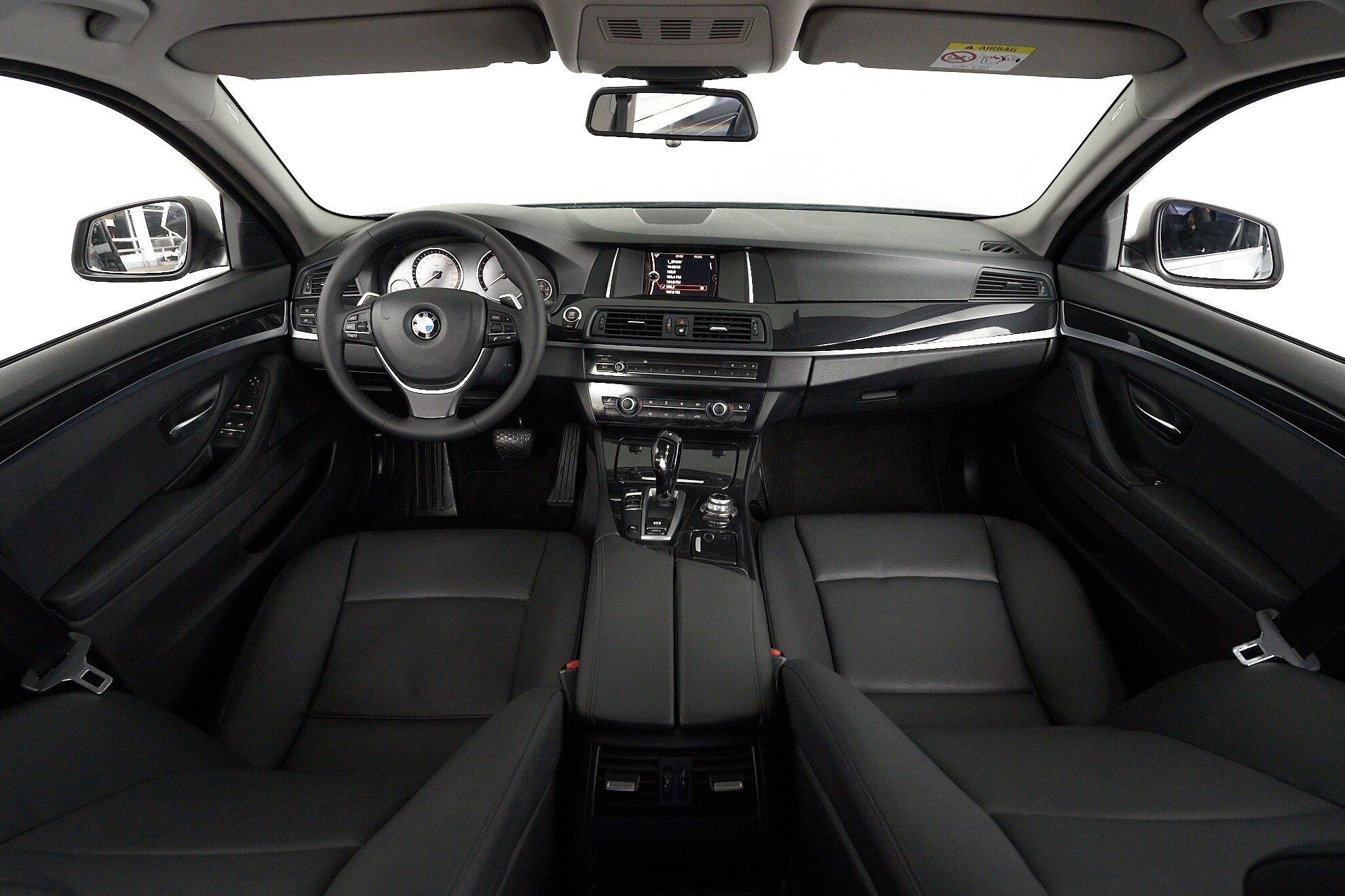 BMW 5 серии 2016, серый