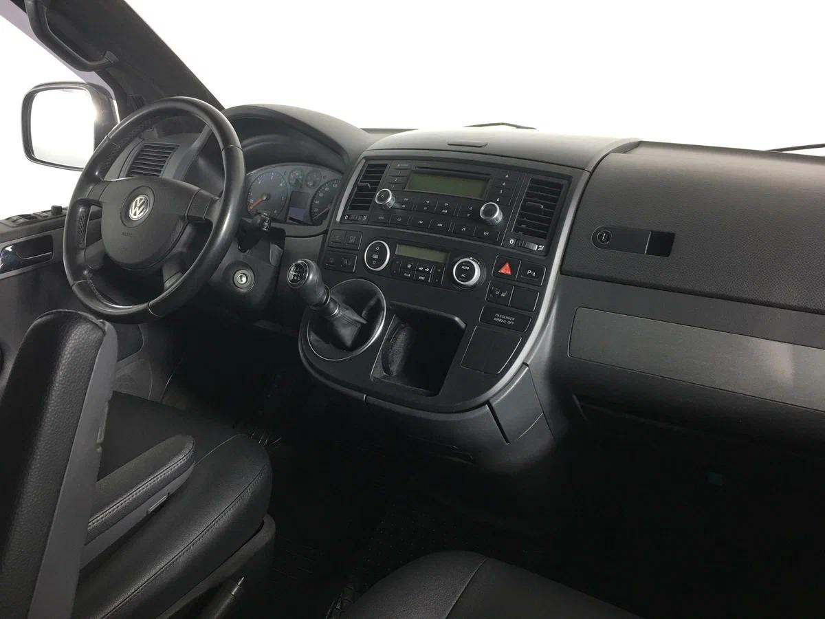 Volkswagen Multivan 2009, черный
