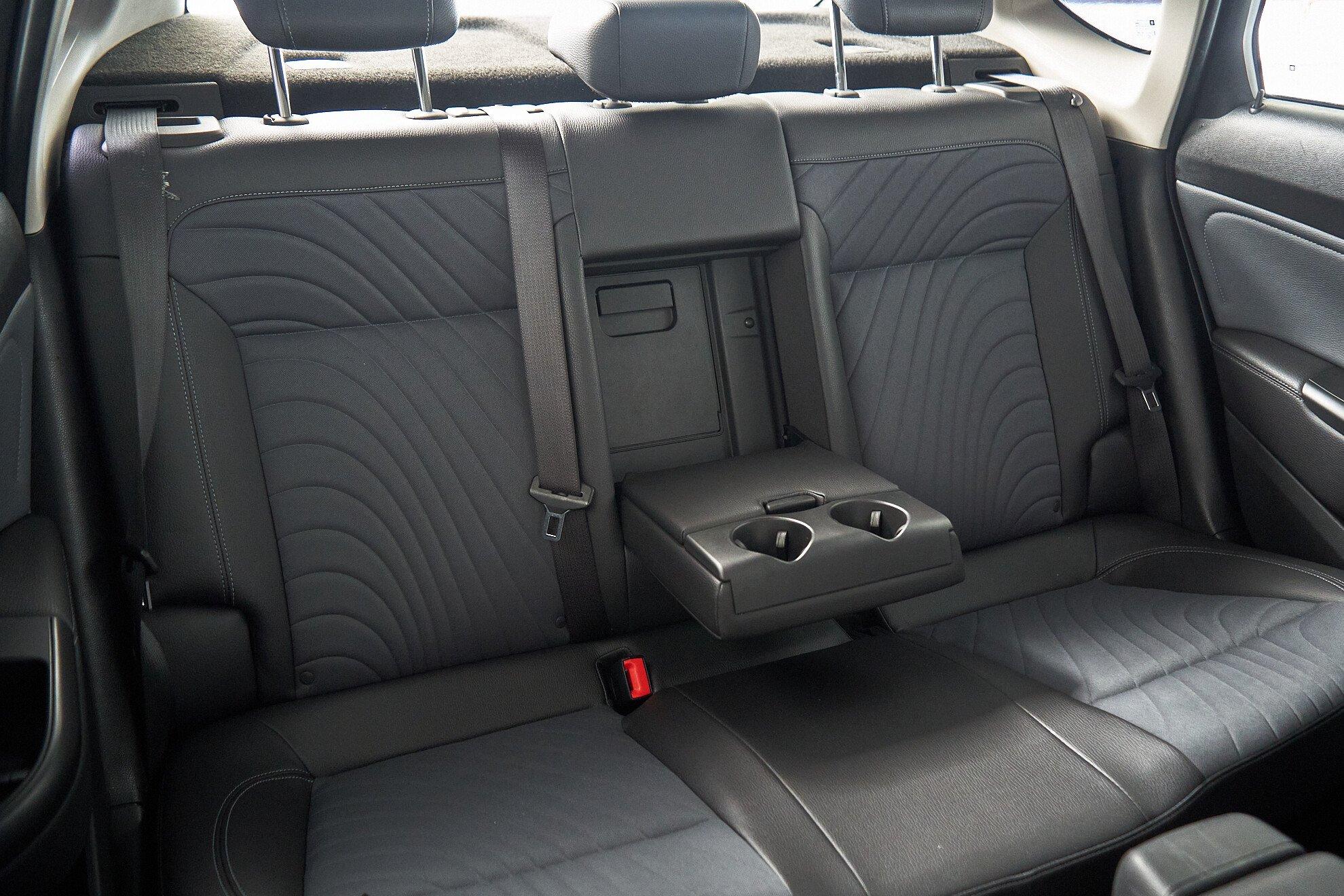Opel Astra 2013, белый