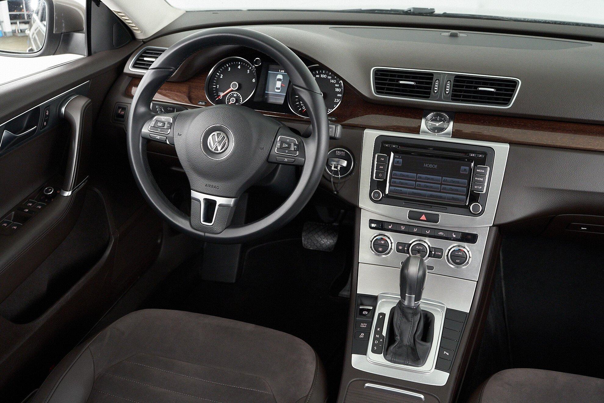Volkswagen Passat 2013, бежевый