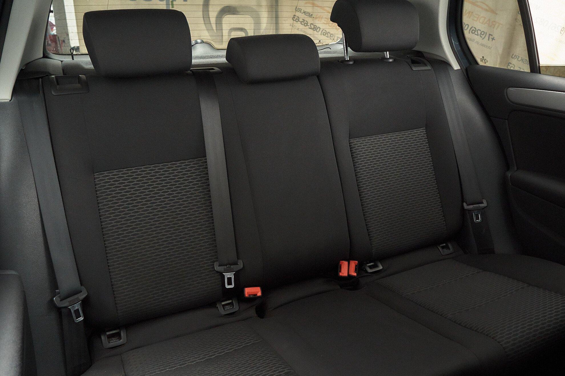 Volkswagen Golf 2011, синий