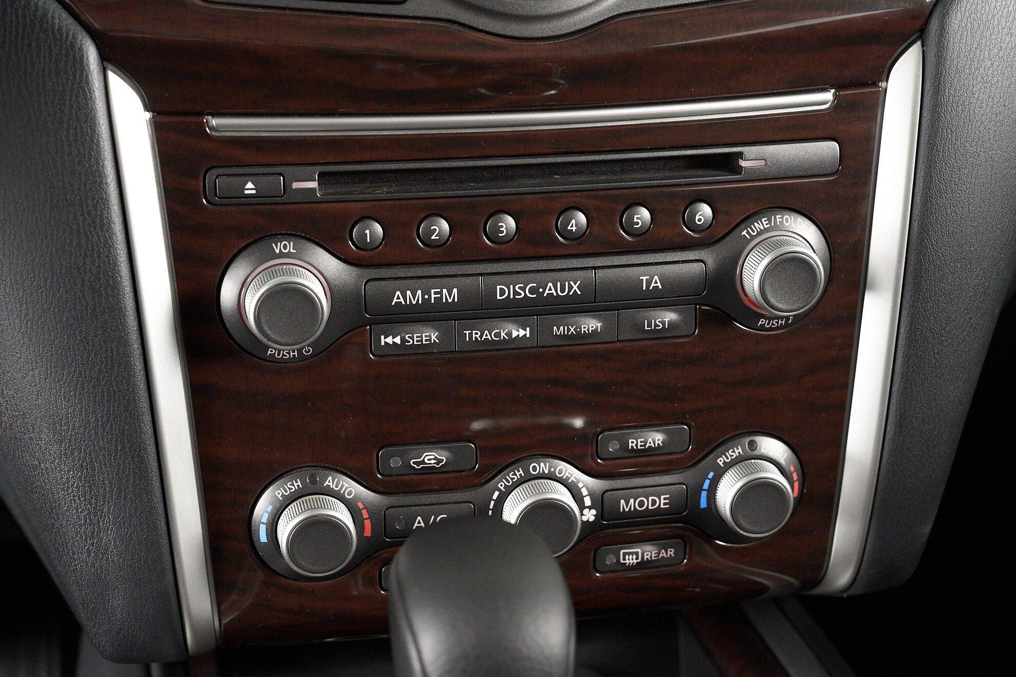 Nissan Pathfinder 2015, черный