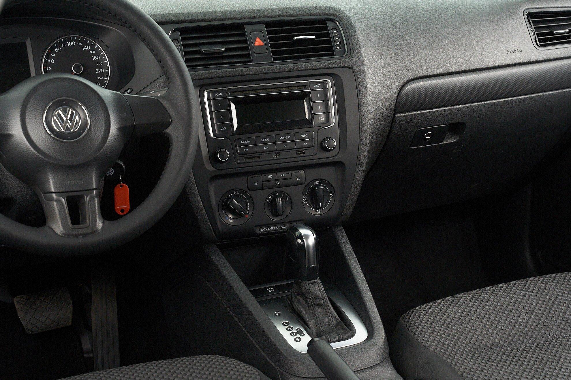 Volkswagen Jetta 2013, черный