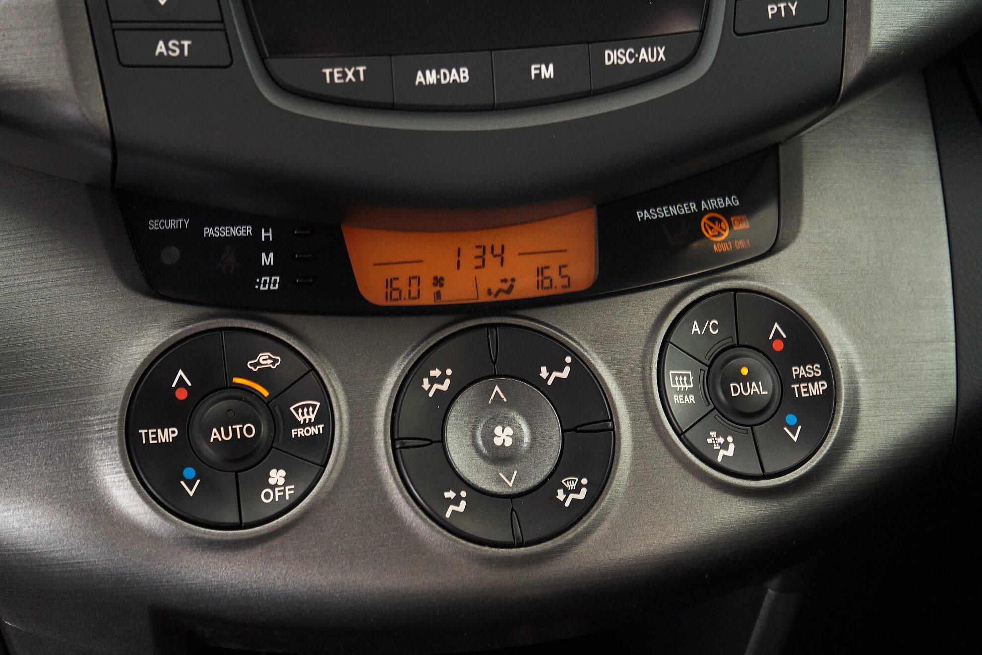 Toyota RAV4 2010, серый