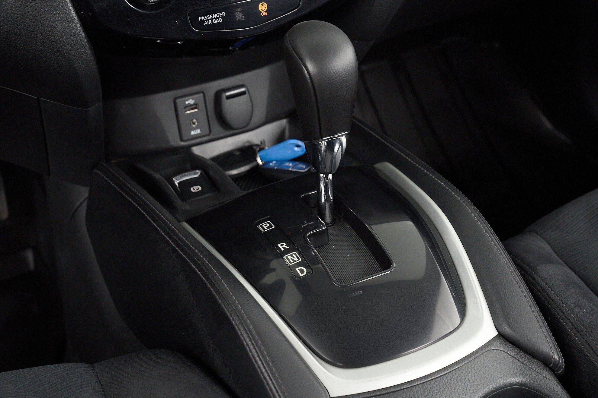 Nissan X-Trail 2015, черный
