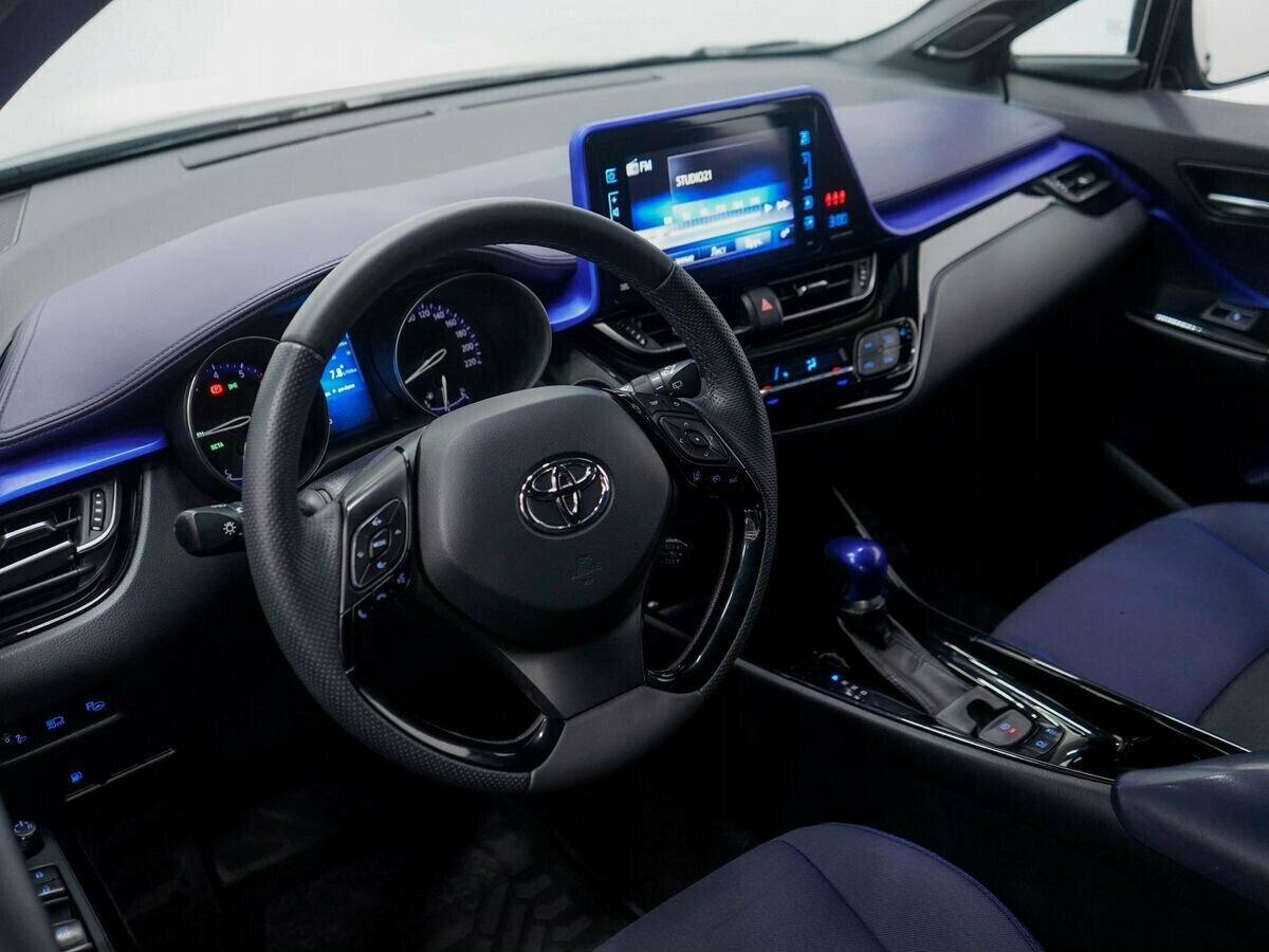 Toyota C-HR 2018, серый