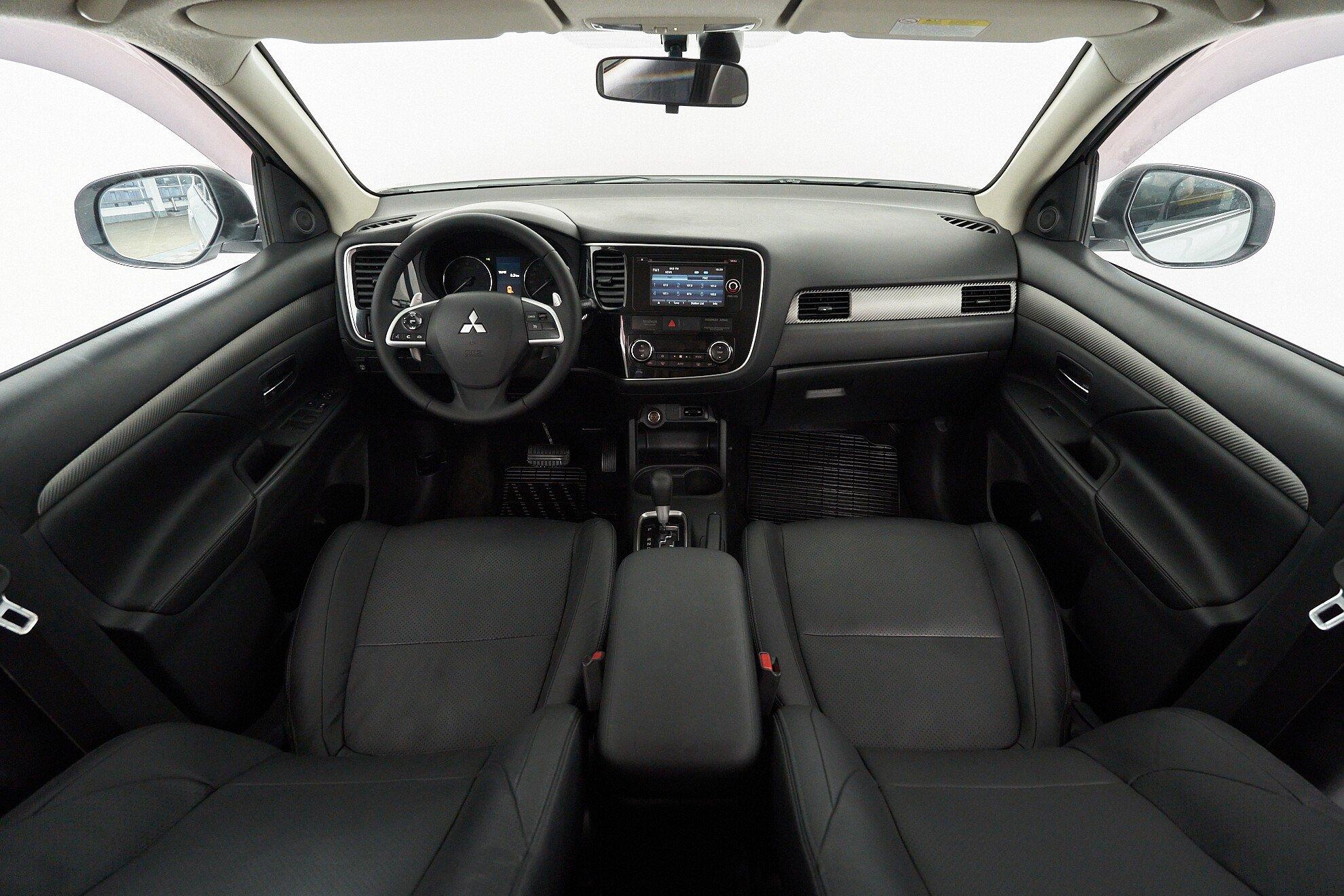 Mitsubishi Outlander 2012, белый