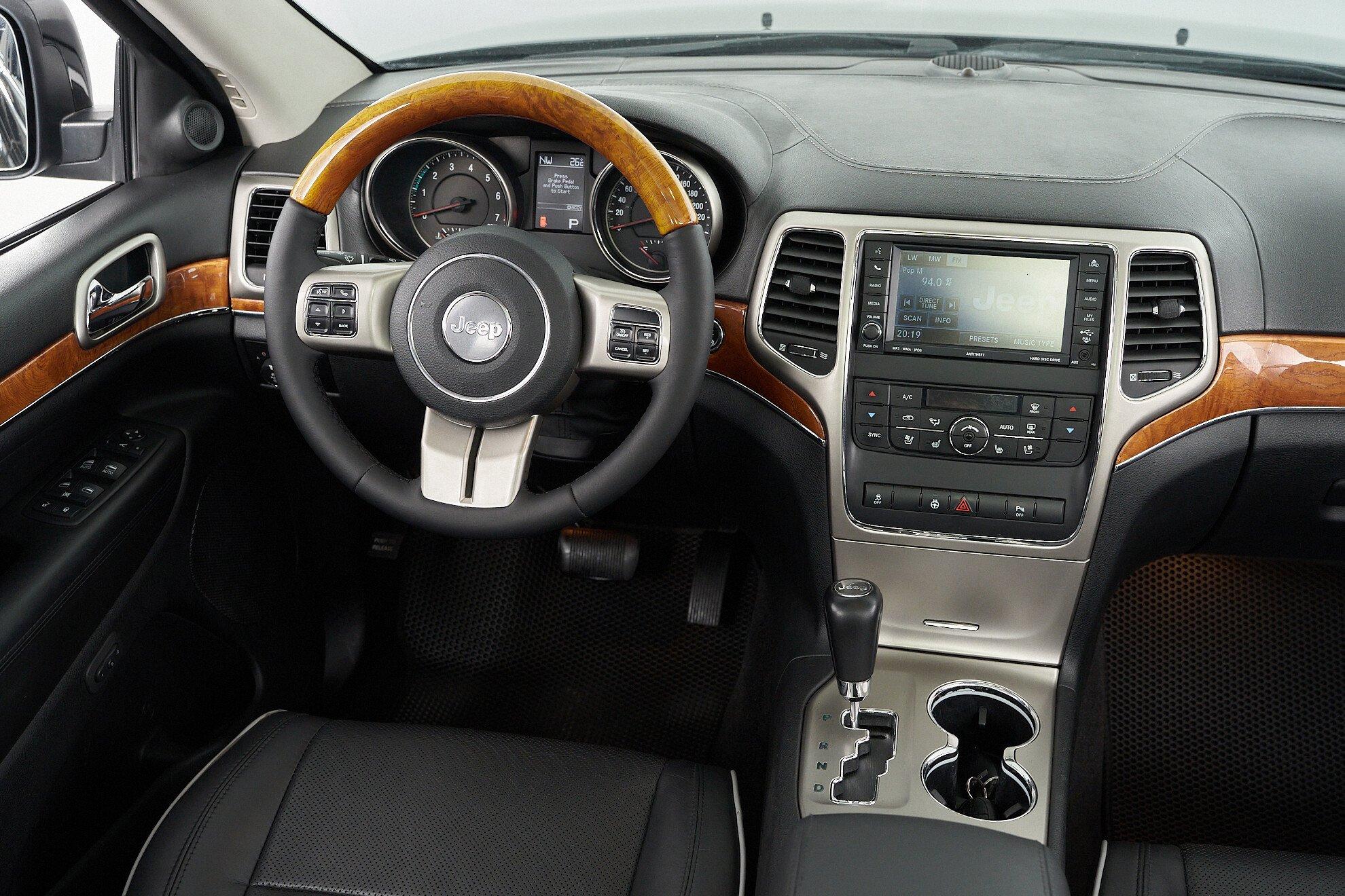 Jeep Grand Cherokee 2010, черный