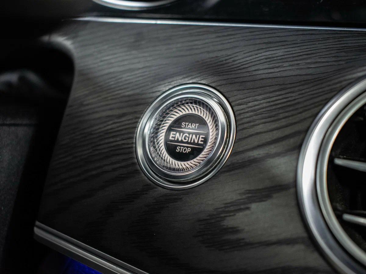 Mercedes-Benz E-Класс 2016, белый