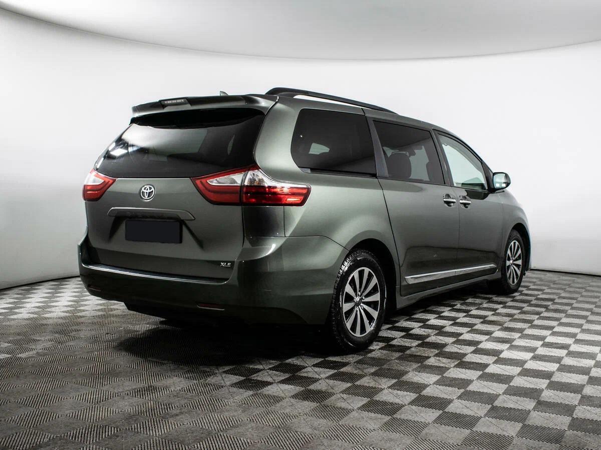 Toyota Sienna 2017, серый