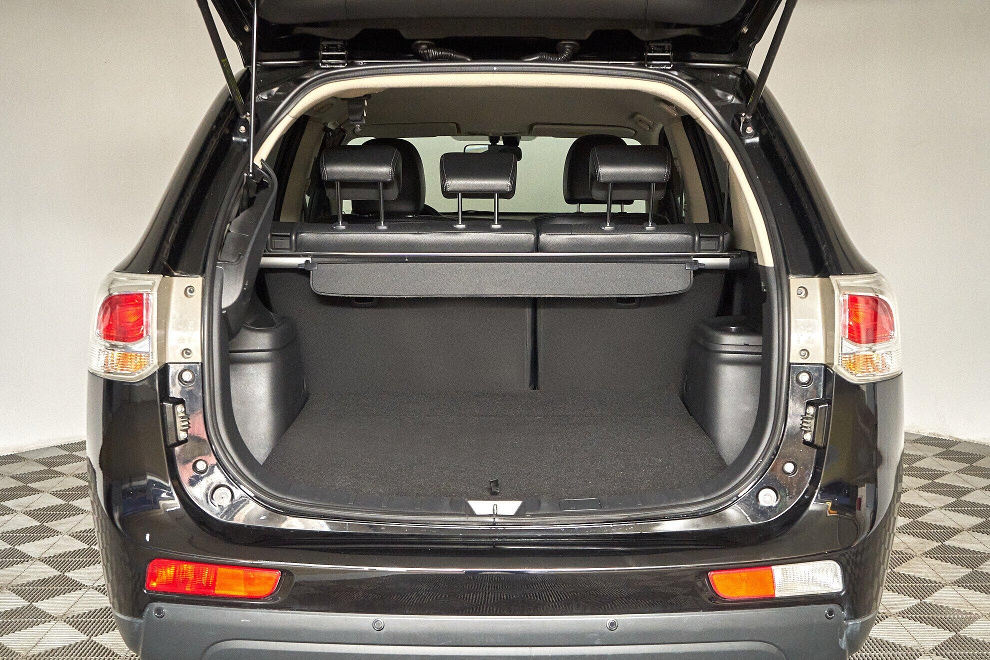 Mitsubishi Outlander 2013, черный