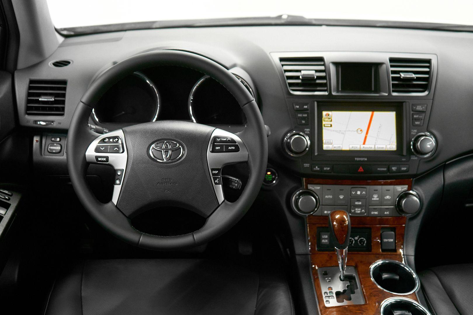 Toyota Highlander 2011, белый