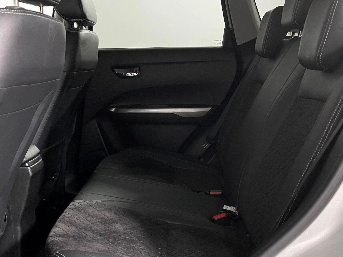 Suzuki Vitara 2021, серебряный