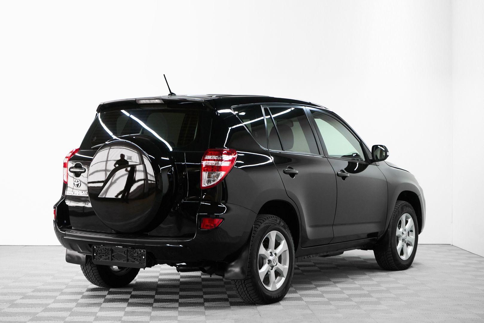 Toyota RAV4 2011, черный