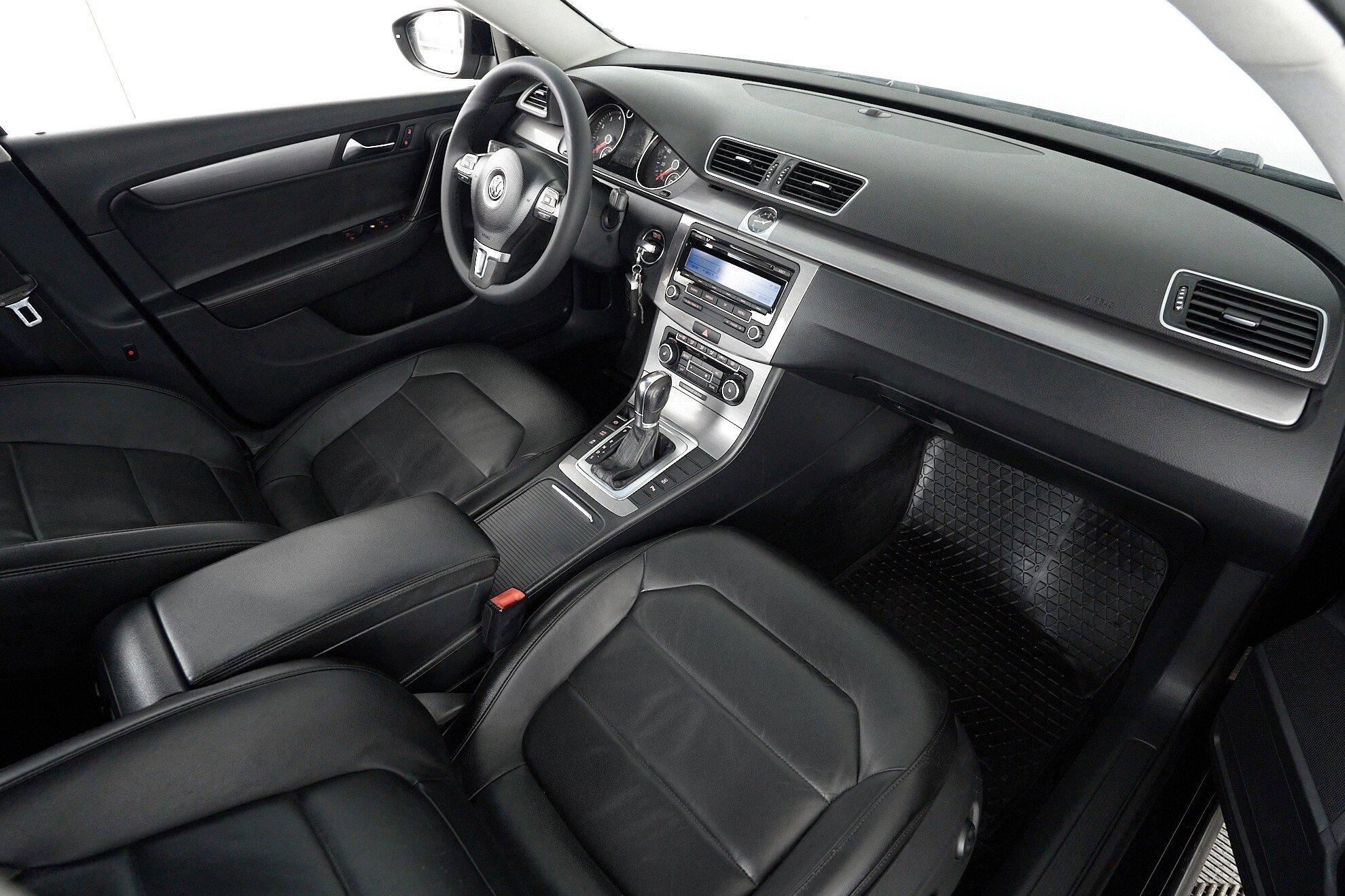 Volkswagen Passat 2011, черный