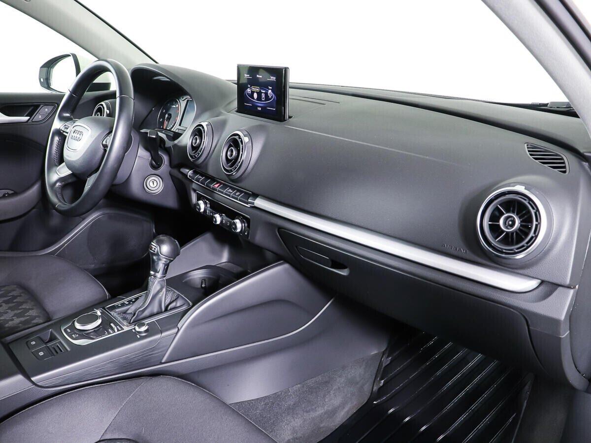 Audi A3 2016, белый