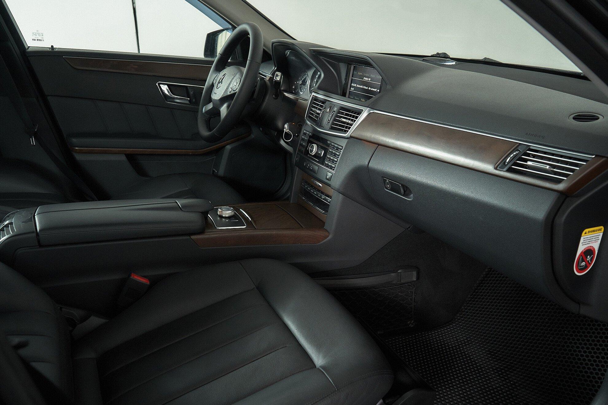 Mercedes-Benz E-Класс 2011, черный