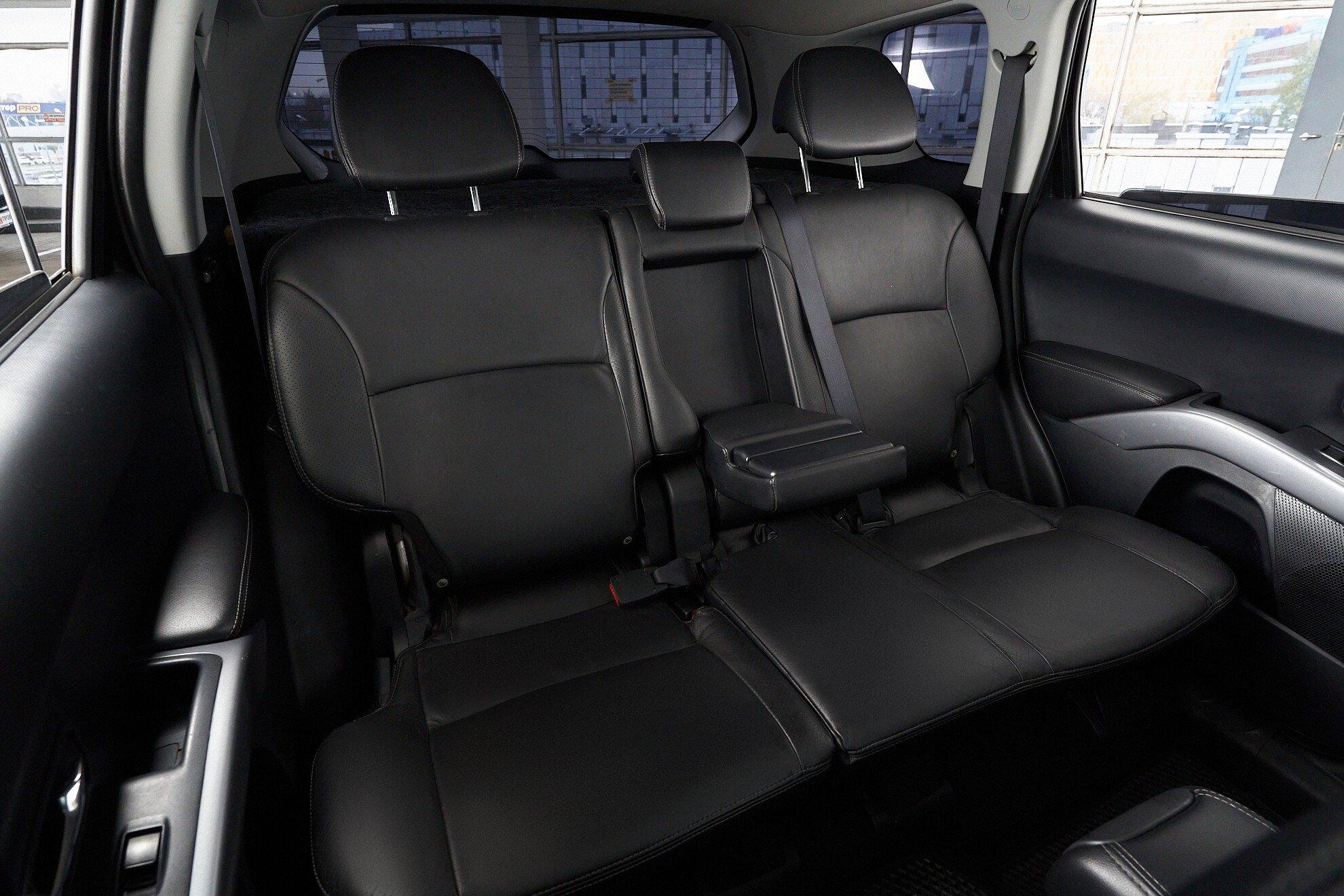 Mitsubishi Outlander 2008, черный