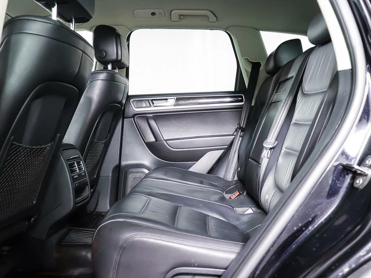 Volkswagen Touareg 2018, черный
