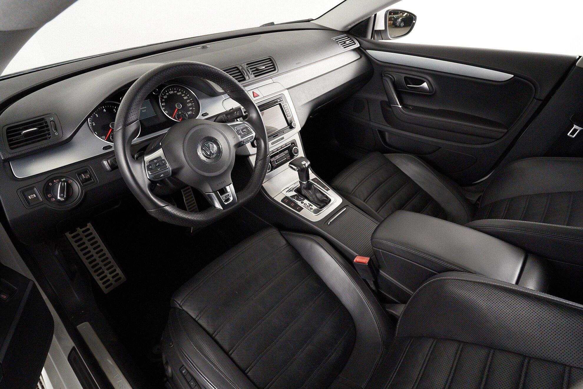Volkswagen Passat CC 2010, белый