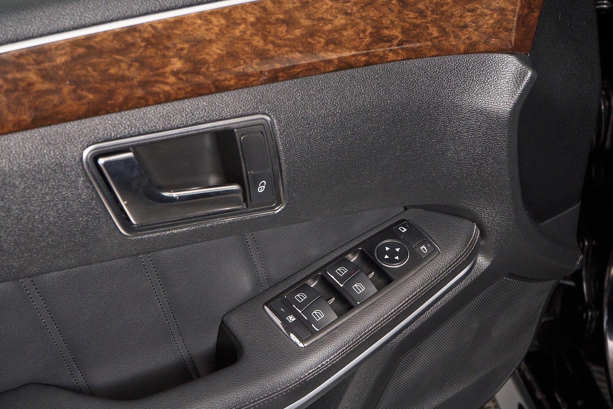 Mercedes-Benz E-Класс 2011, черный