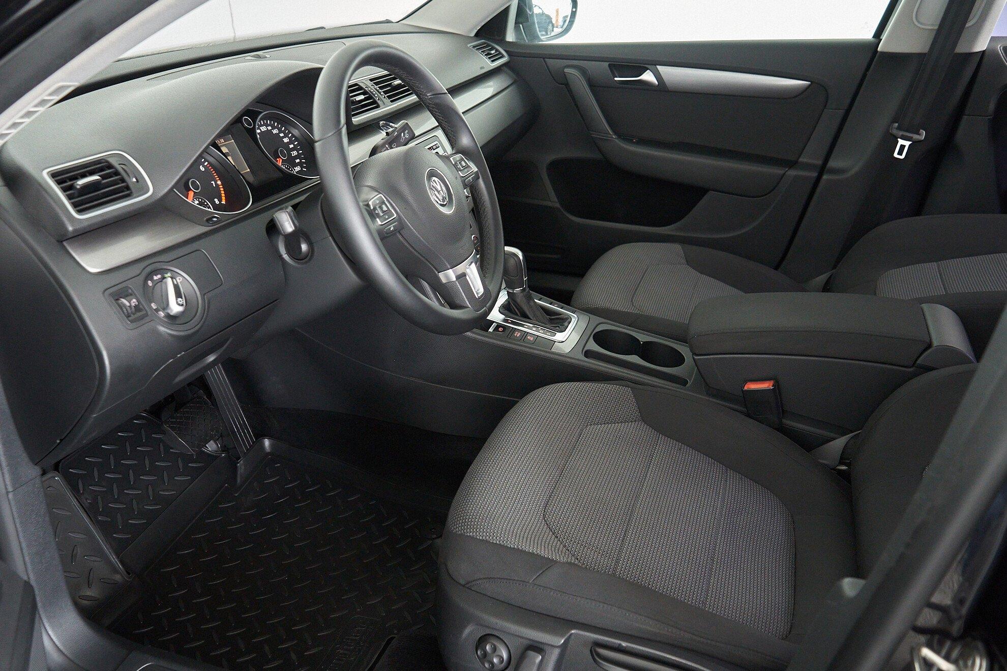 Volkswagen Passat 2012, черный