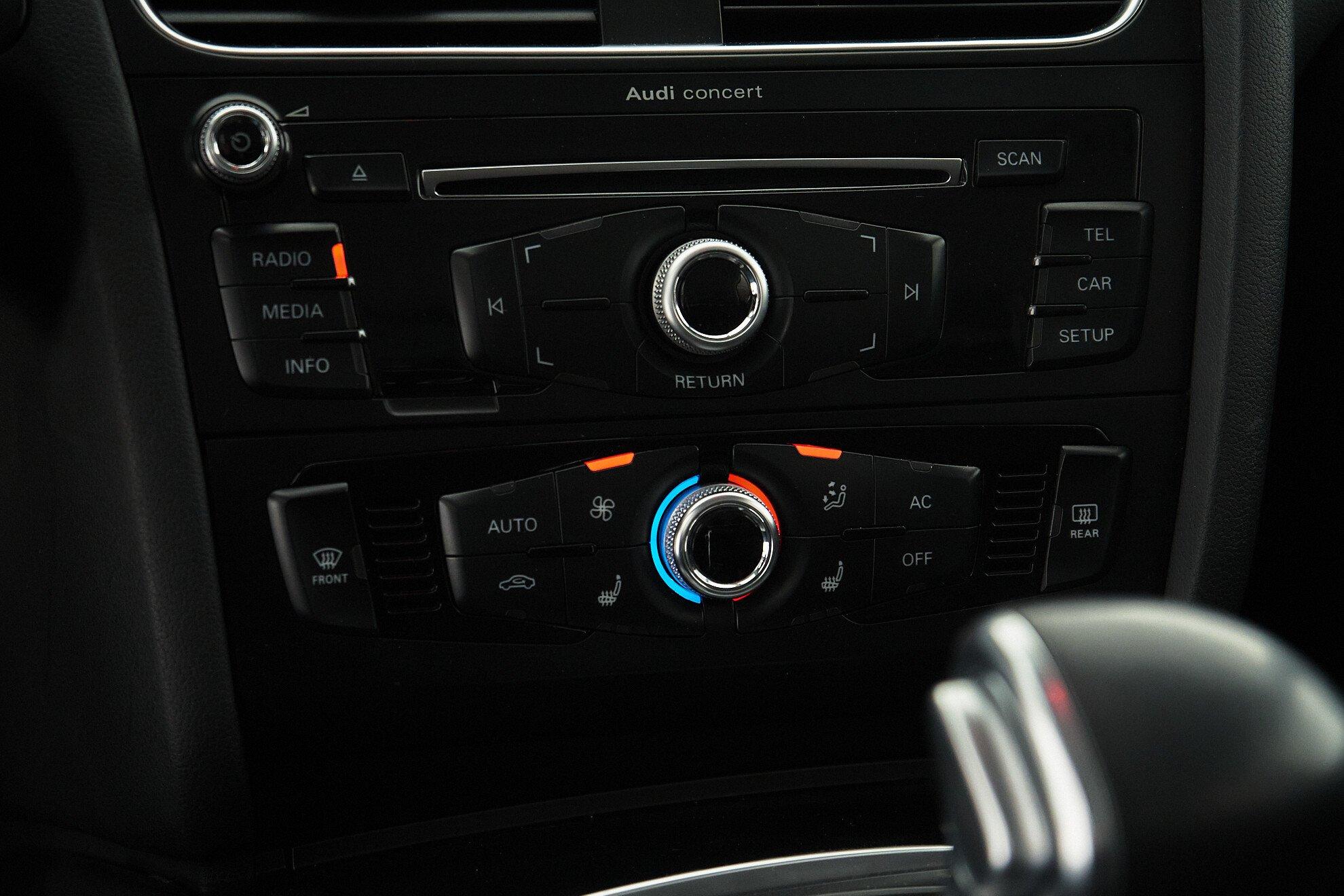 Audi A4 2013, белый