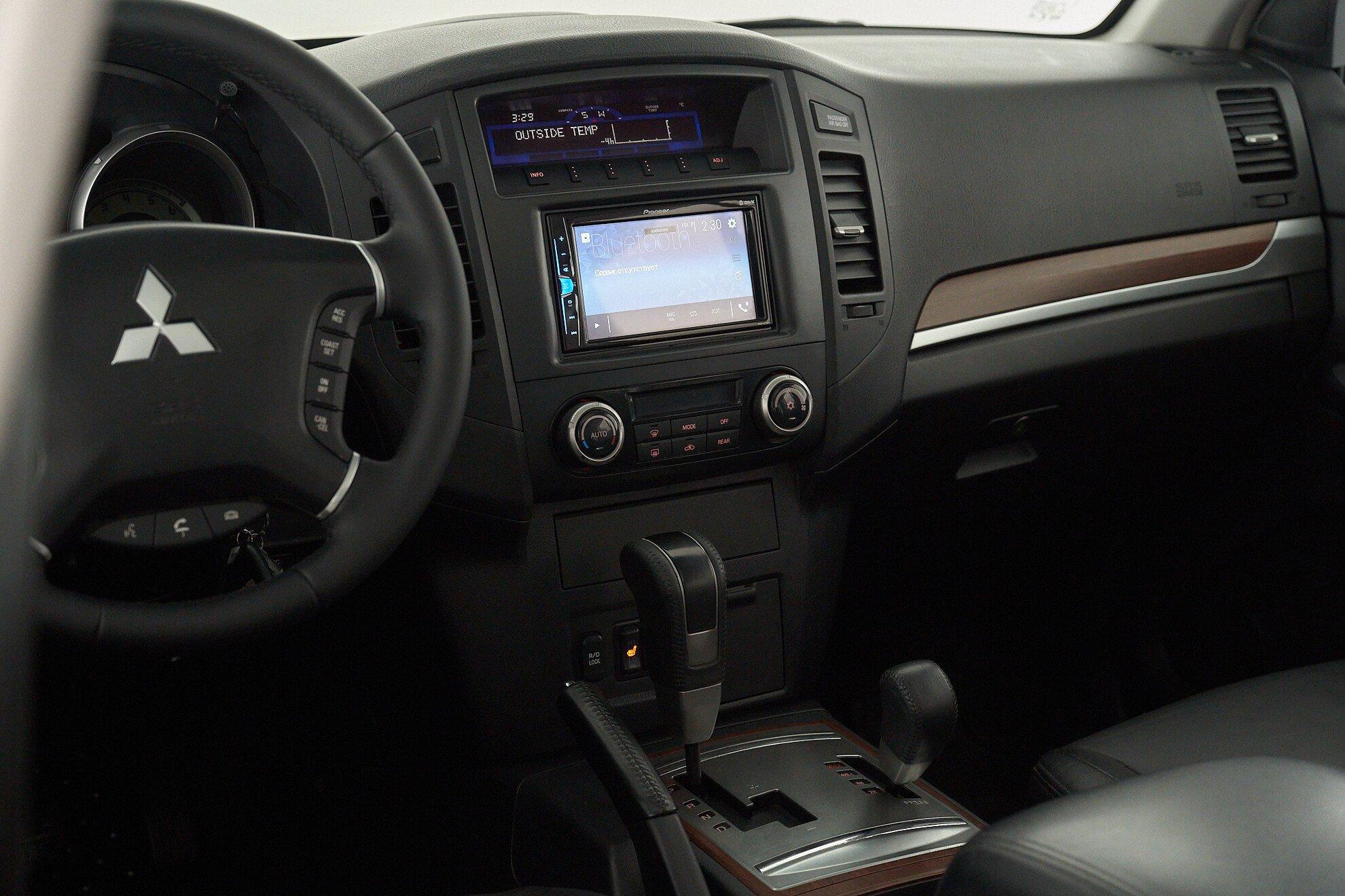 Mitsubishi Pajero 2008, белый