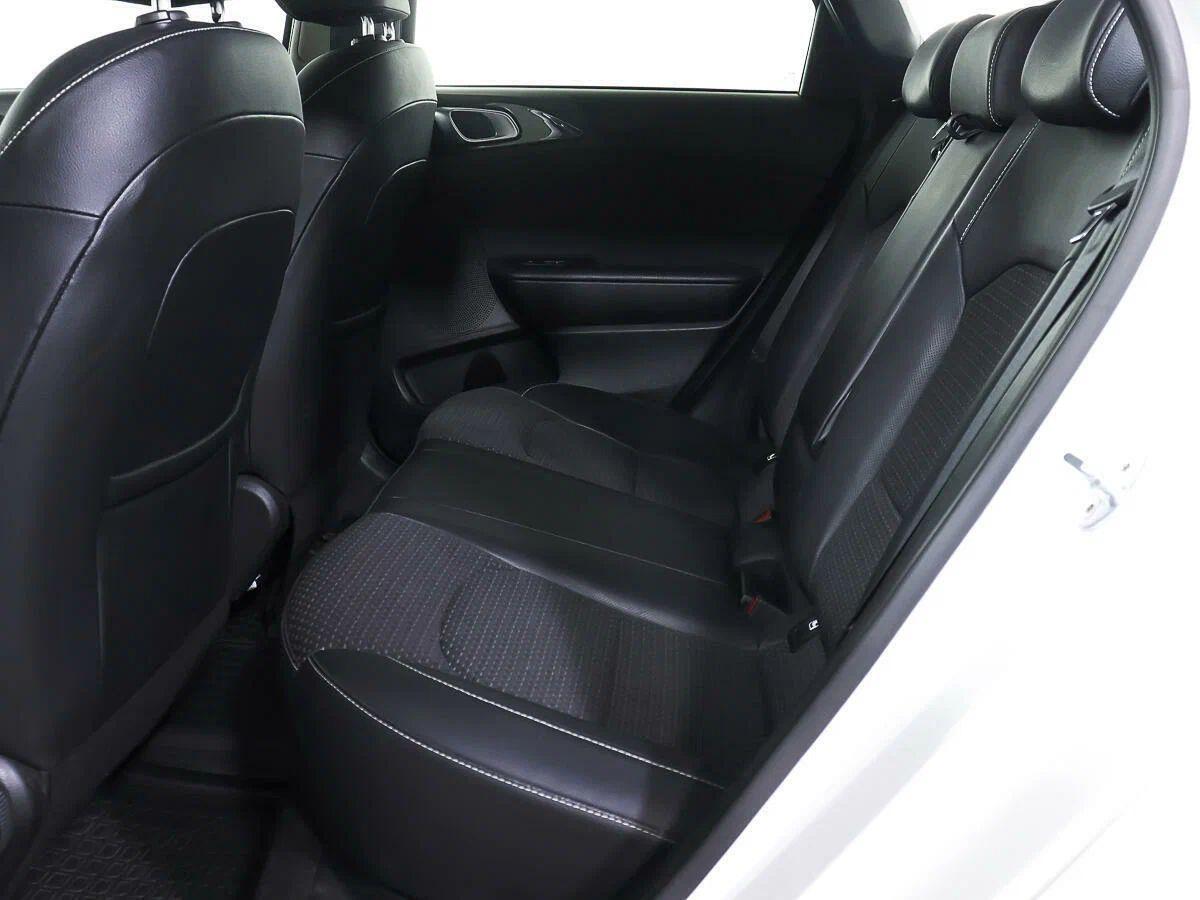 Kia Ceed 2021, белый