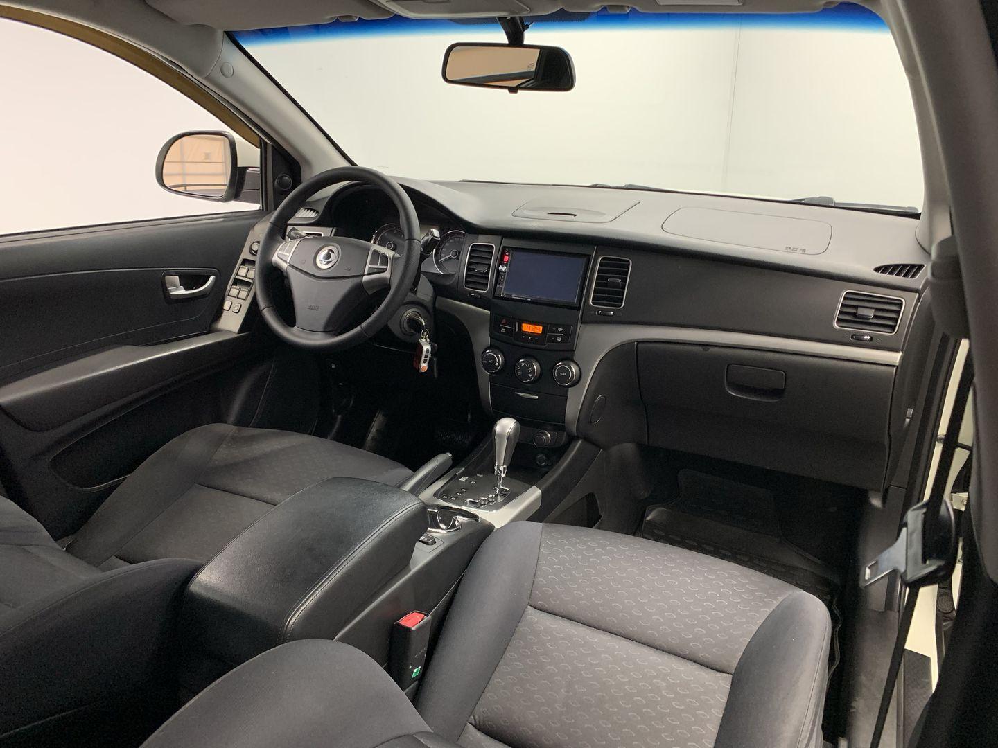 SsangYong Actyon 2011, белый