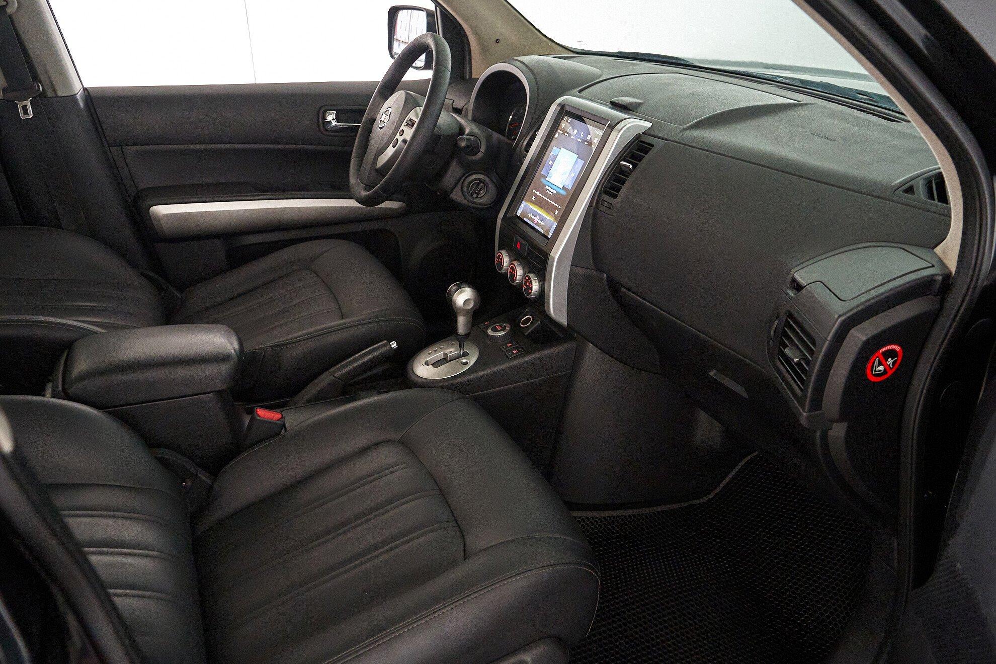 Nissan X-Trail 2011, черный