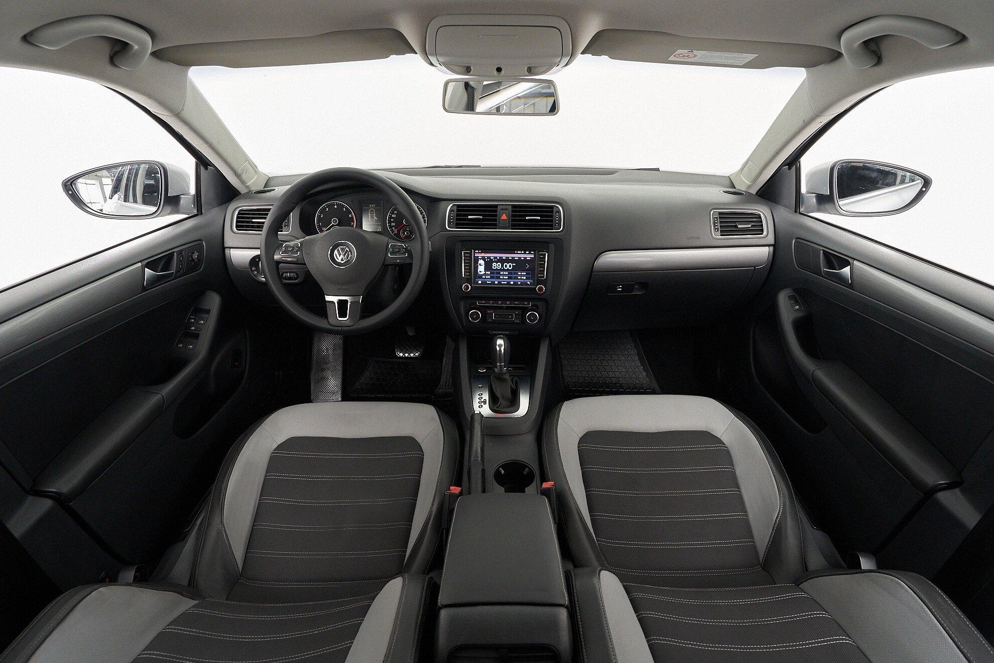 Volkswagen Jetta 2011, серебряный