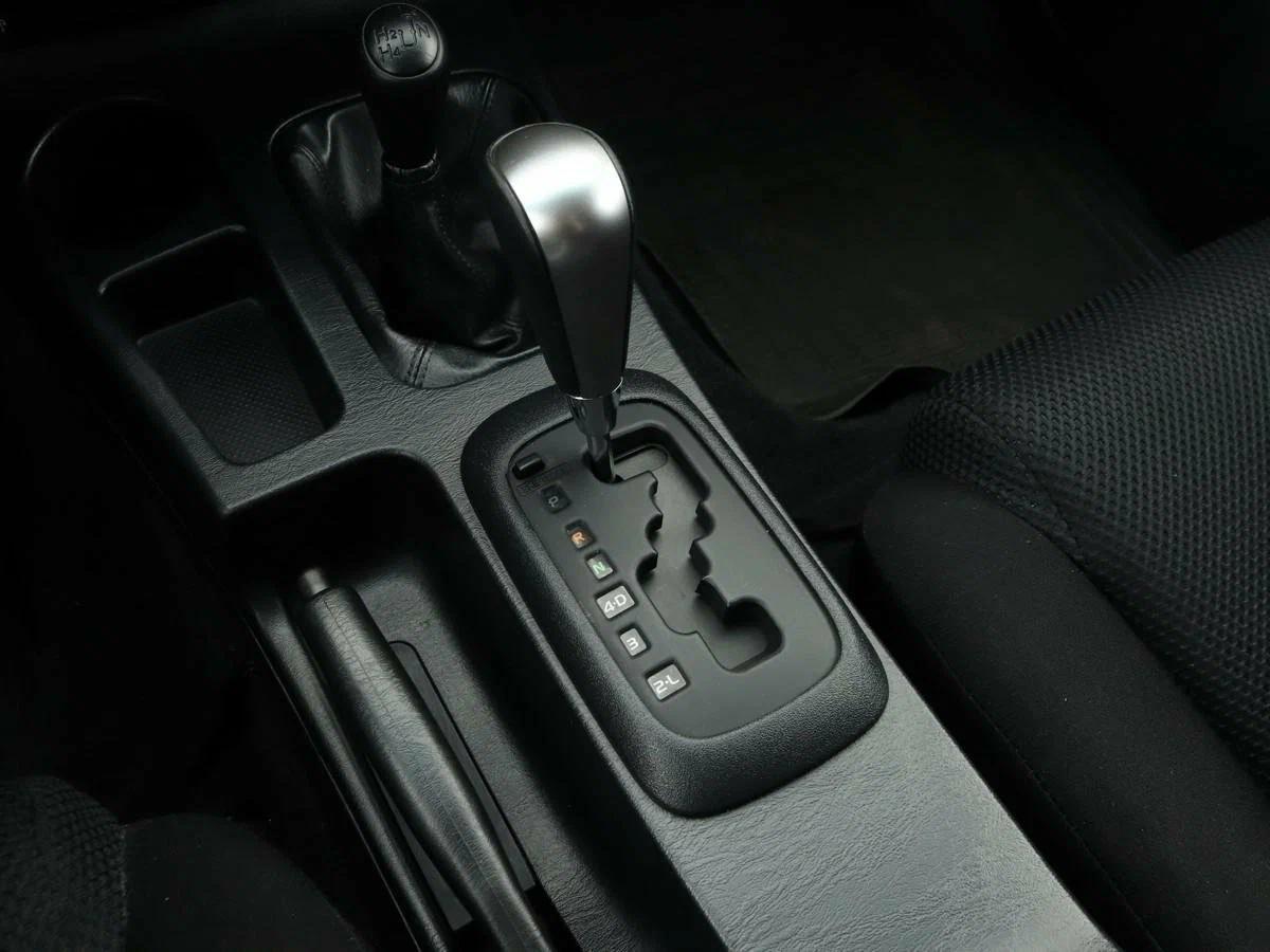 Toyota Hilux 2012, черный