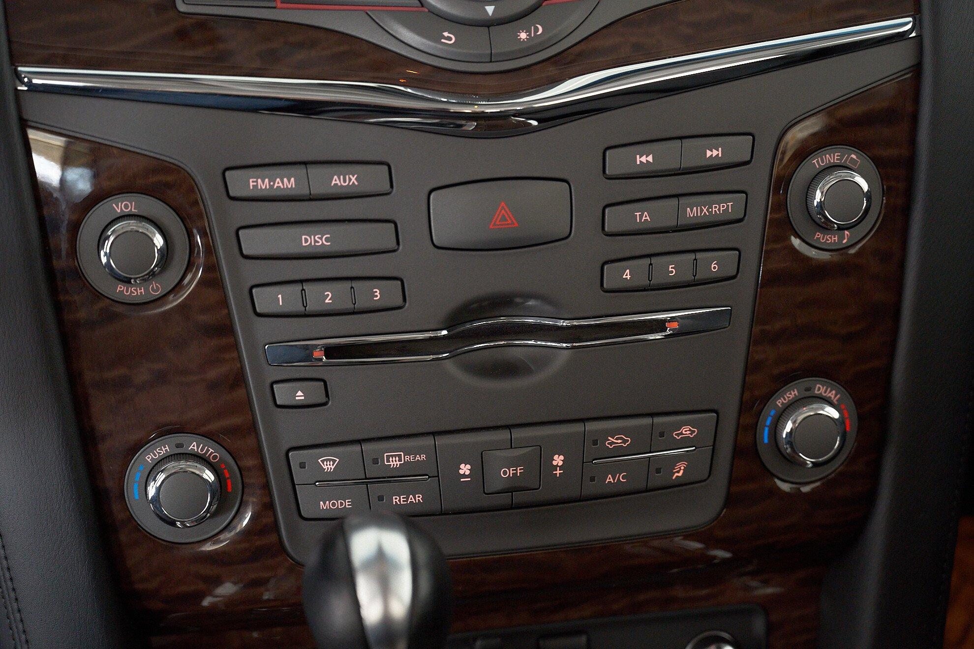 Nissan Patrol 2010, черный