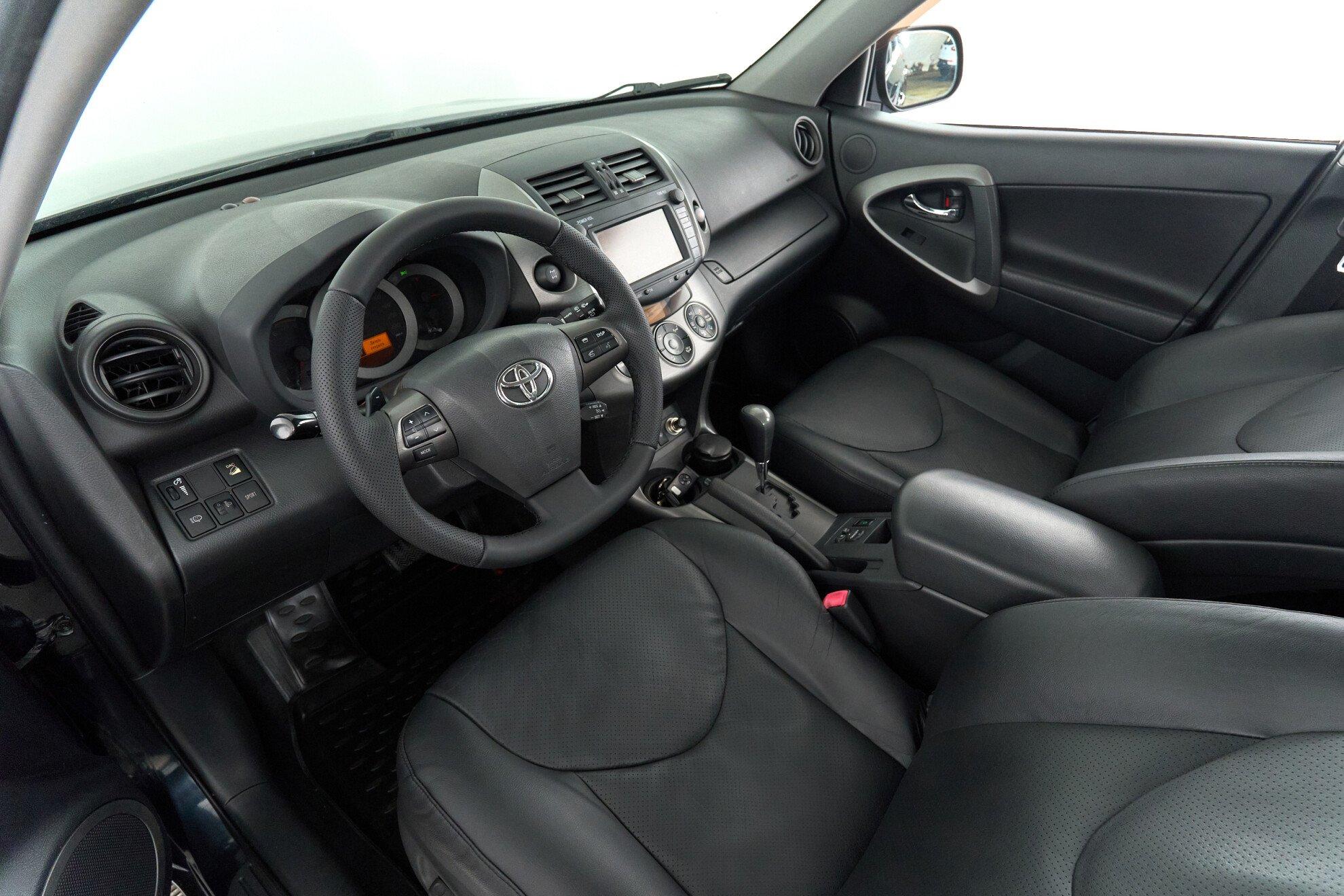 Toyota RAV4 2010, черный