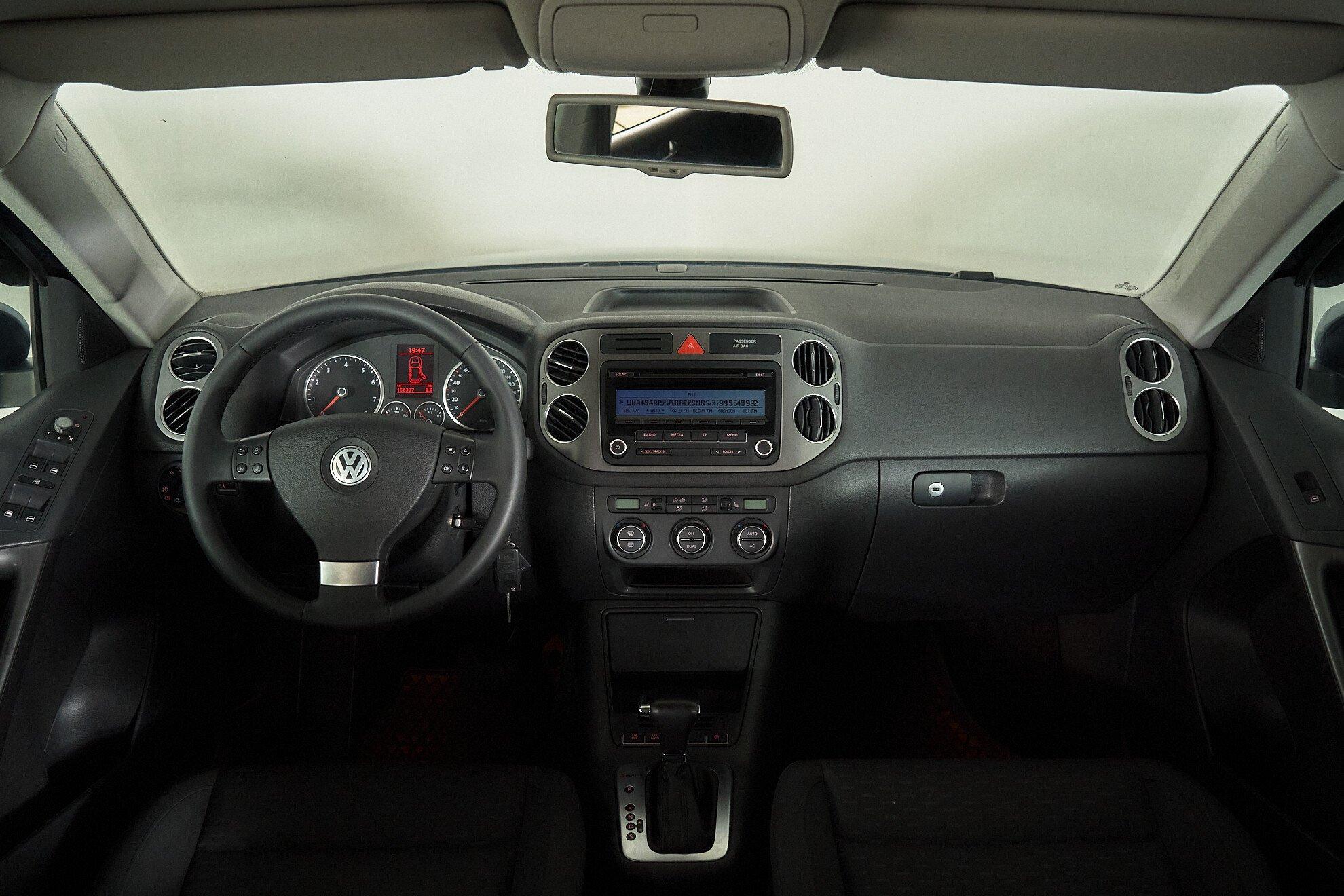Volkswagen Tiguan 2011, синий