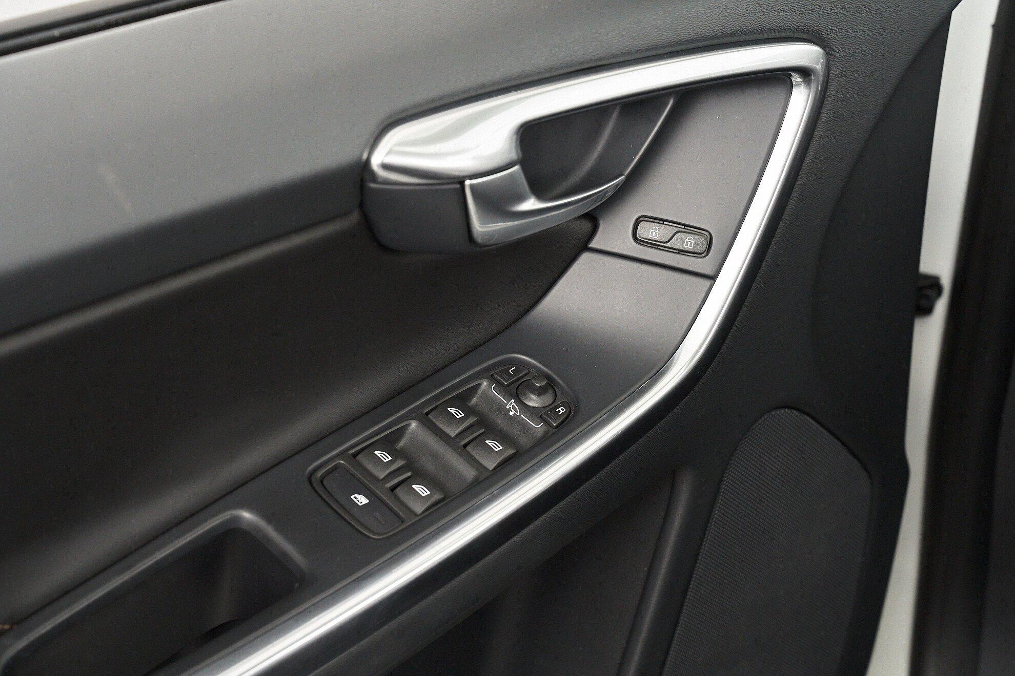 Volvo XC60 2014, белый