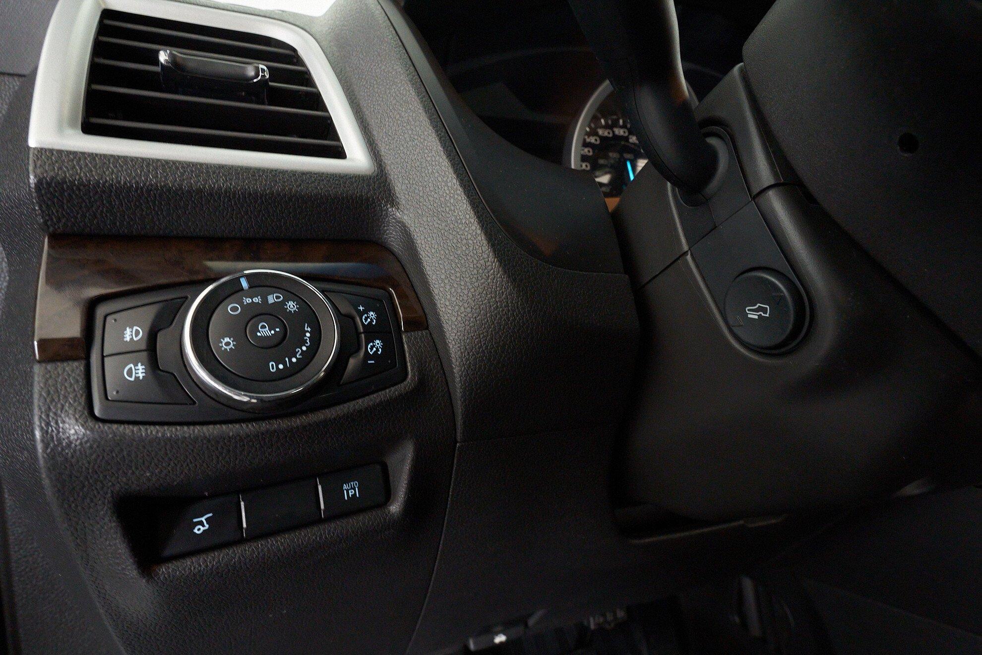 Ford Explorer 2013, белый
