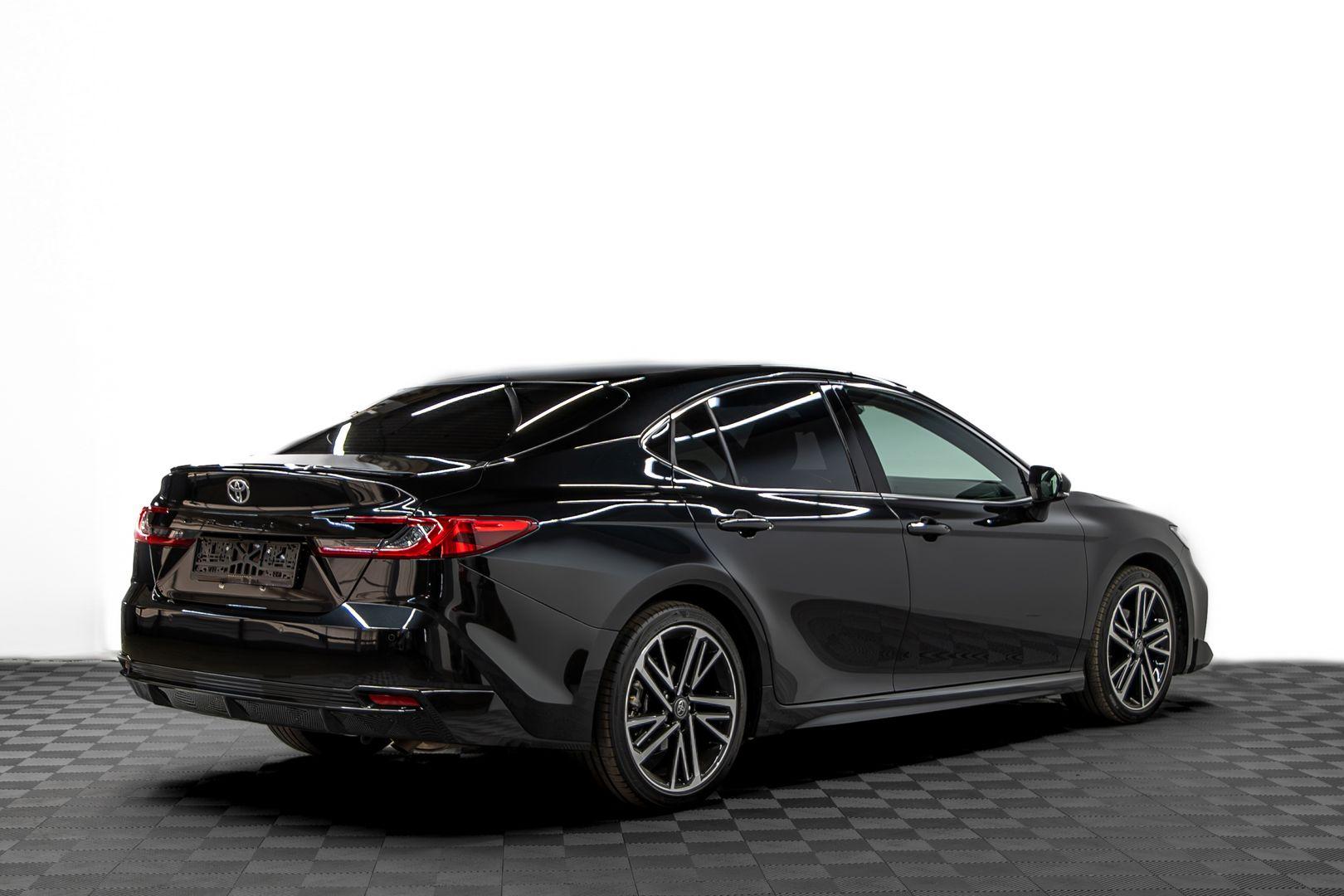 Toyota Camry 2024, черный