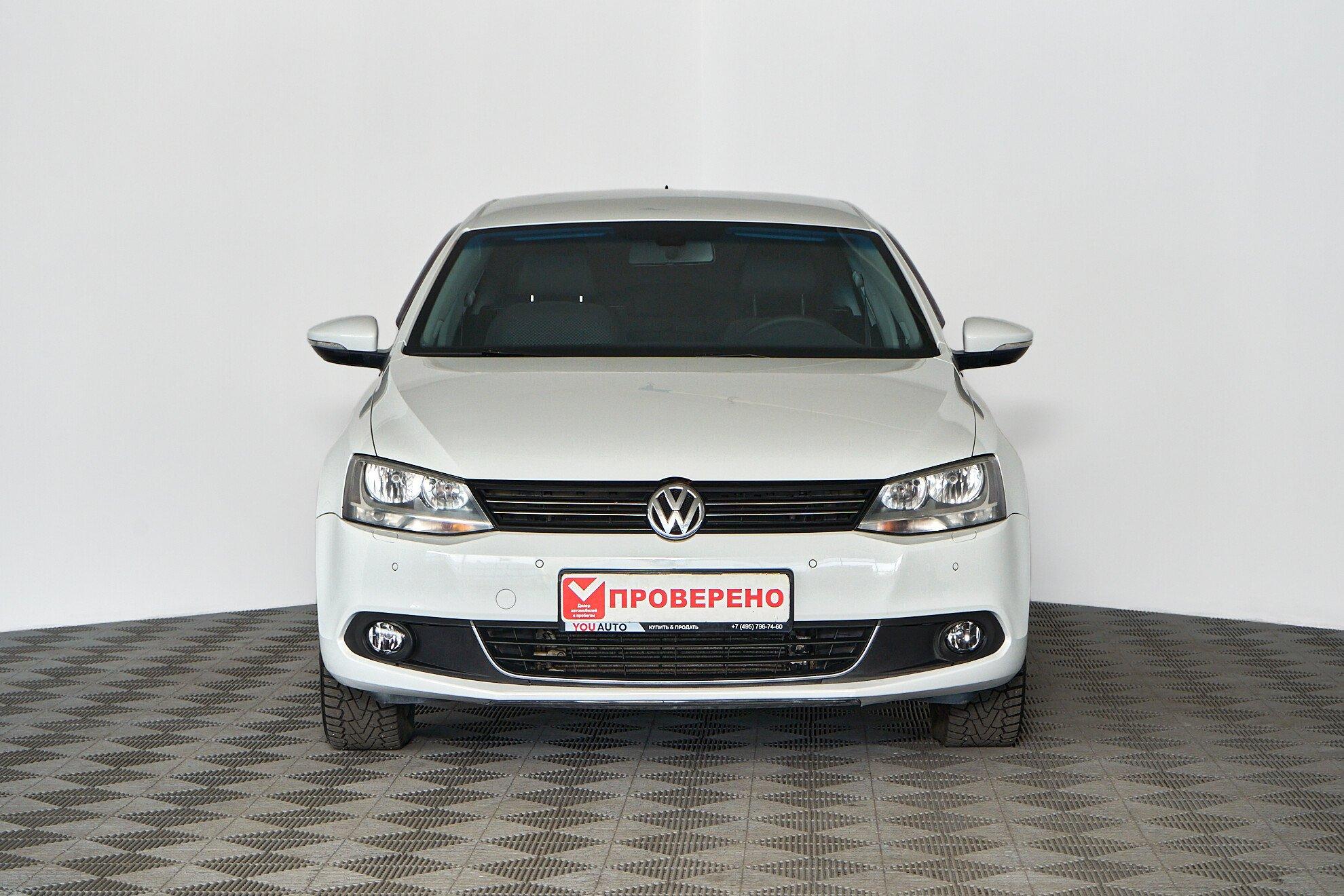 Volkswagen Jetta 2014, белый