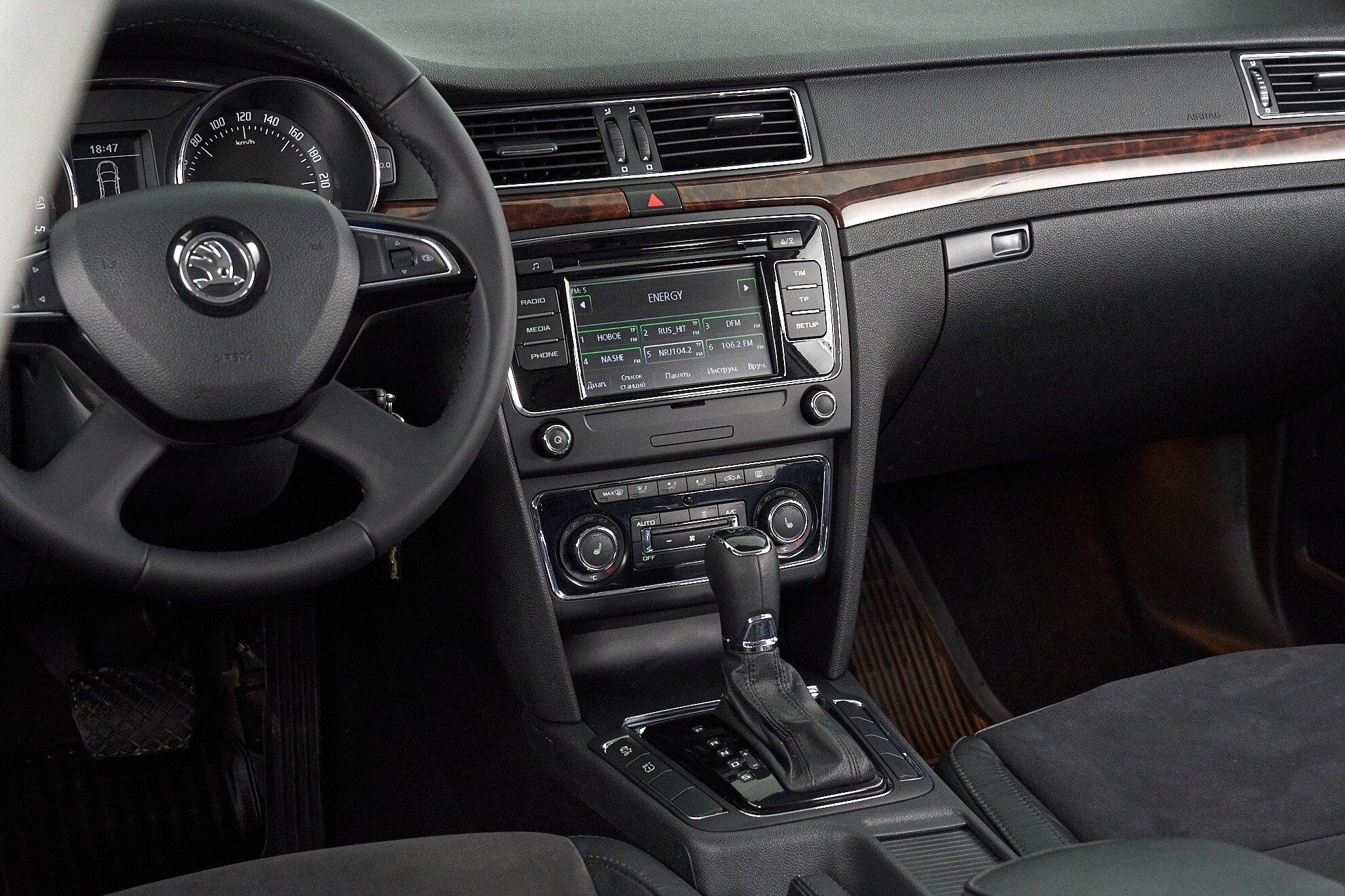 Skoda Superb 2013, серебряный