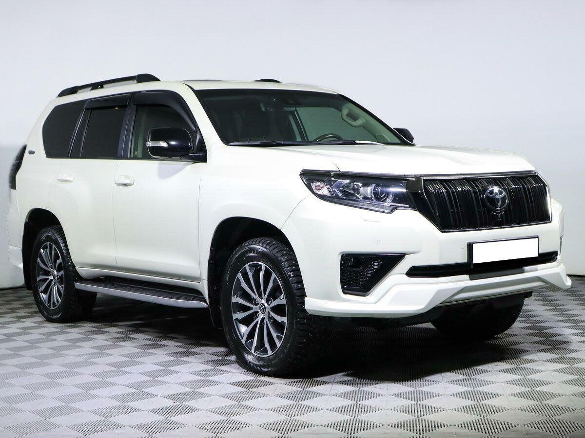 Toyota Land Cruiser Prado 2023, белый
