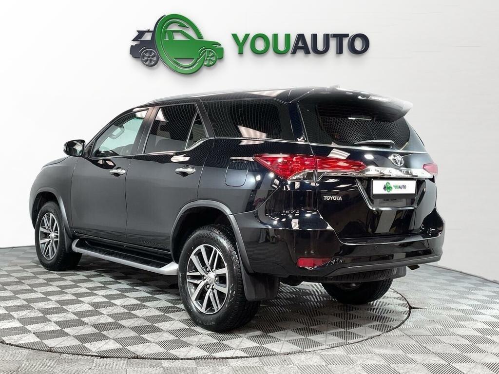 Toyota Fortuner 2020, черный