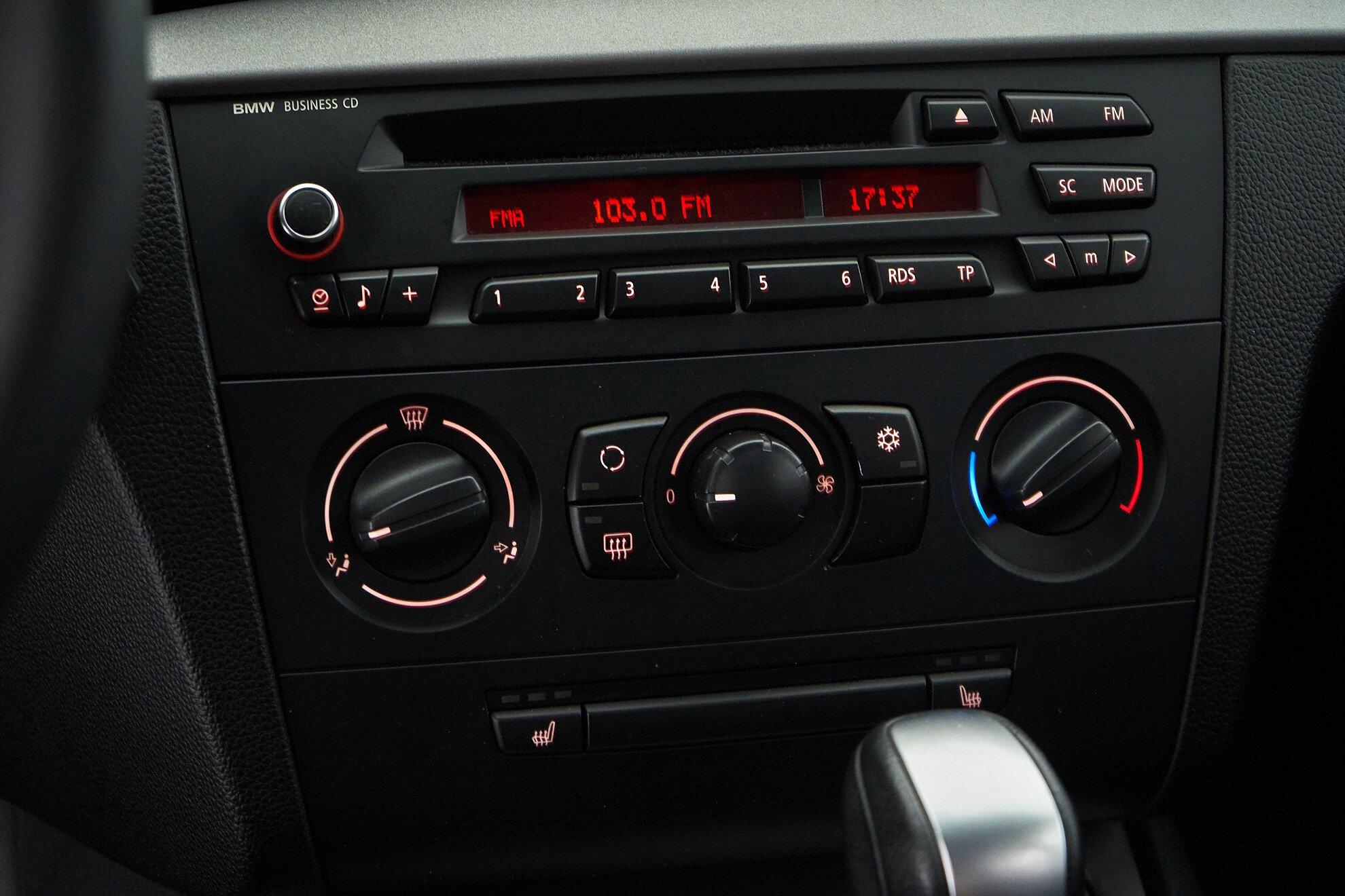 BMW 1 серии 2011, белый
