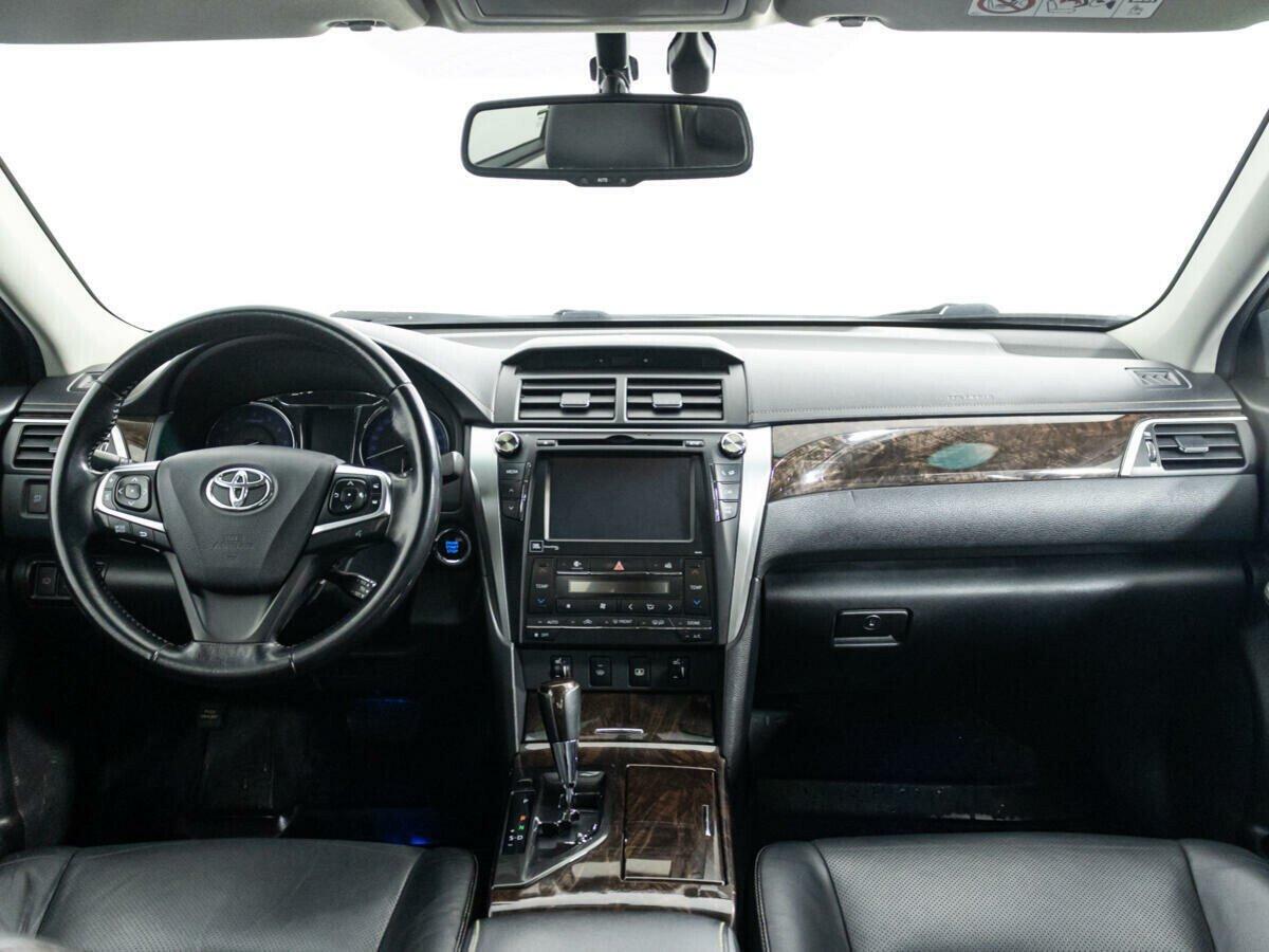 Toyota Camry 2018, белый