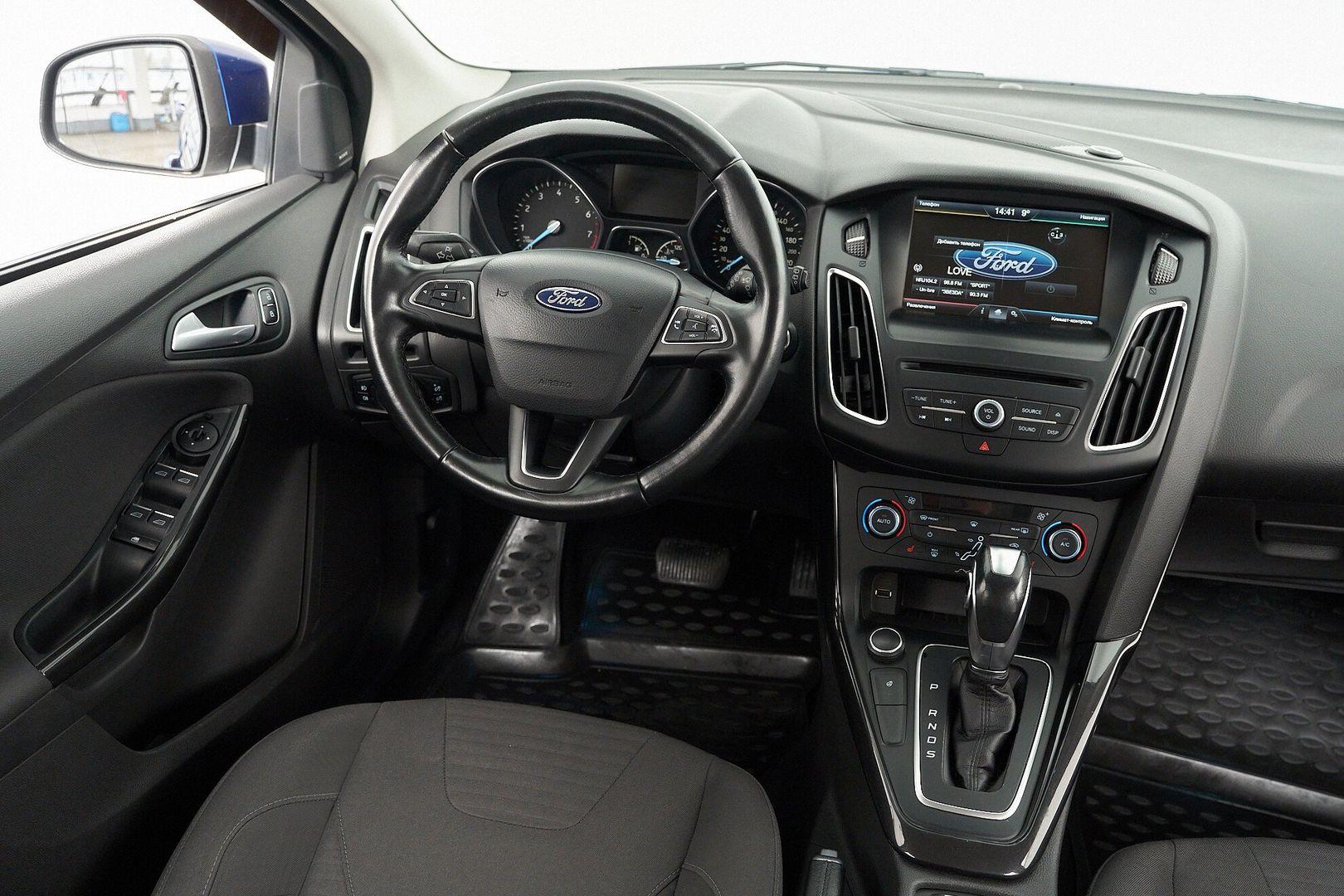 Ford Focus 2018, синий