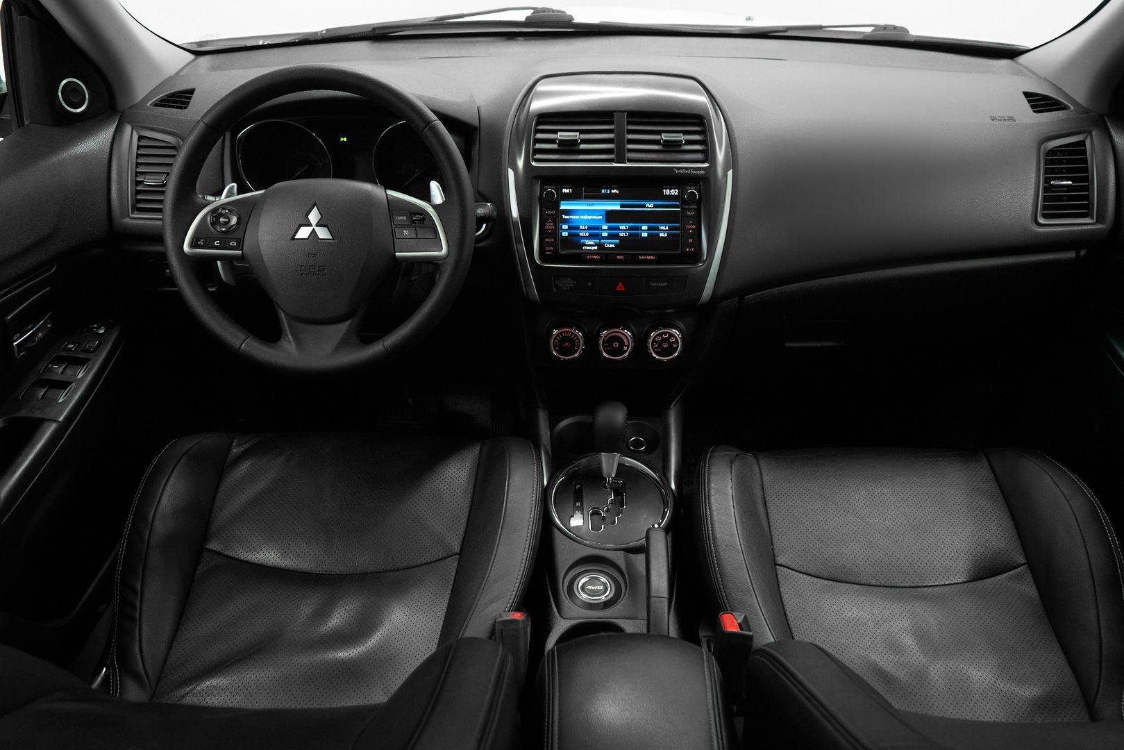 Mitsubishi ASX 2012, белый