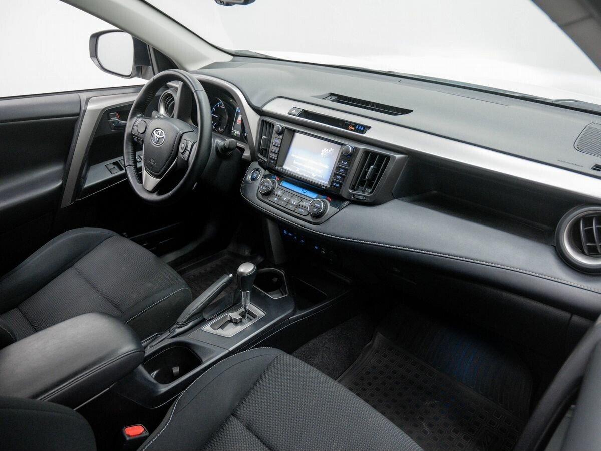 Toyota RAV4 2019, белый
